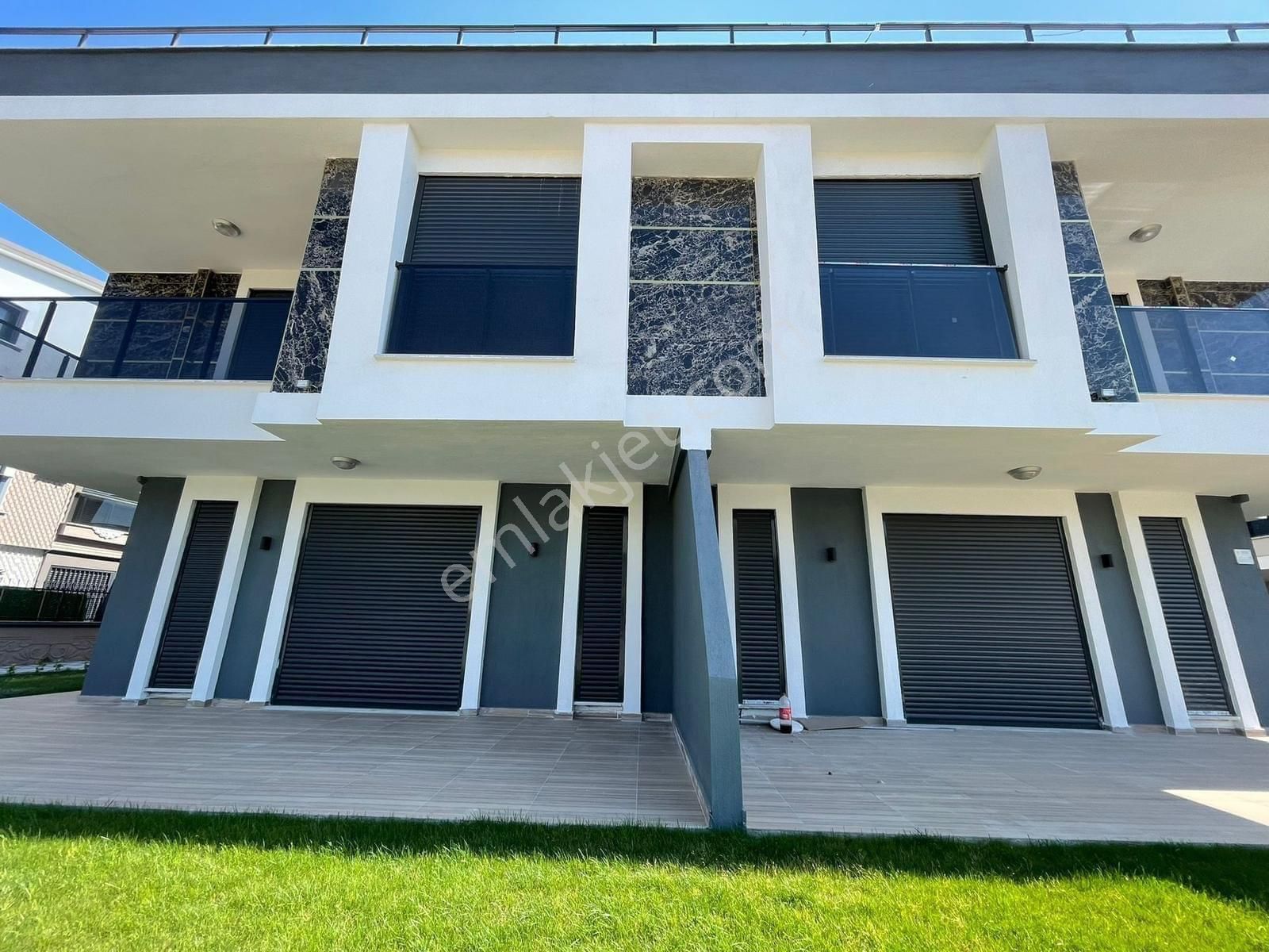 Efeler’de 4+1 Takasa Açık Lüks Villa - Görsel 2