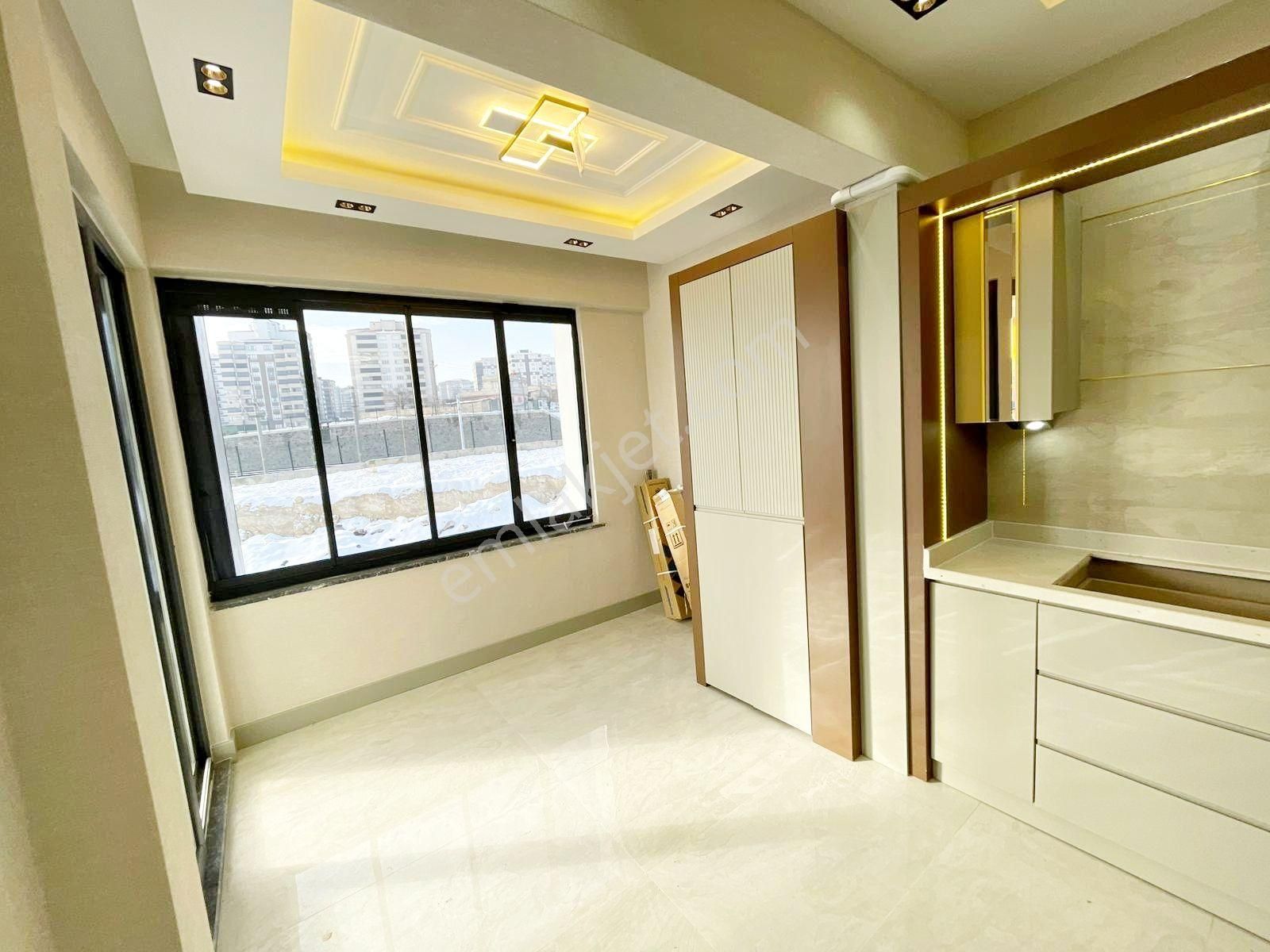 Göktürk'te Yemek Odalı Ebeveyn Bnayolu Şık Tasarım Ultralüx 2.5+1 - Görsel 4