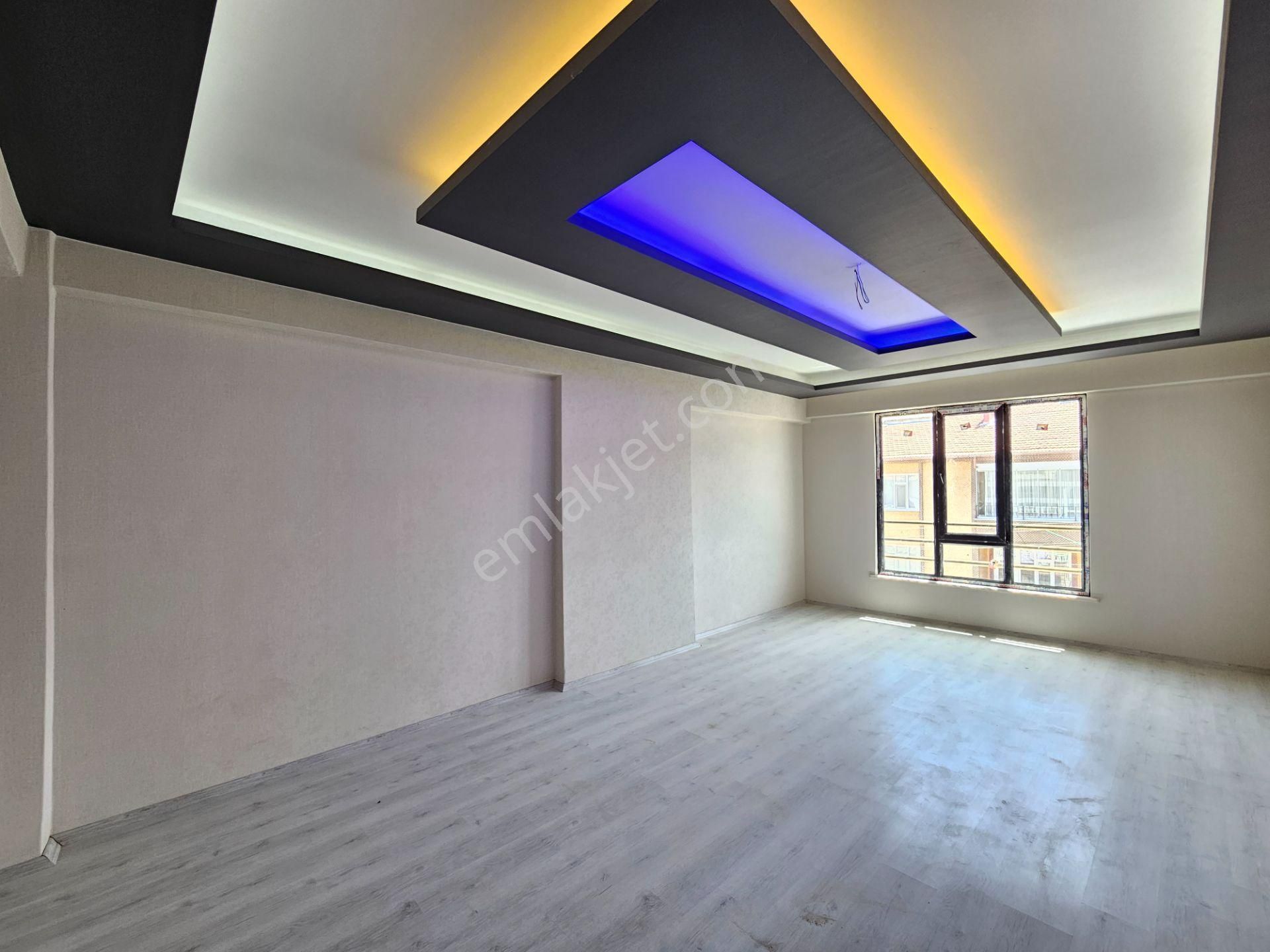 Ziya Ülhak Caddesi Ve Tüğbek Çarşısı Yakını Merkezi Lokasyon 3+1 Kilerli Kapalı Otoparklı Üks Daire - Görsel 16