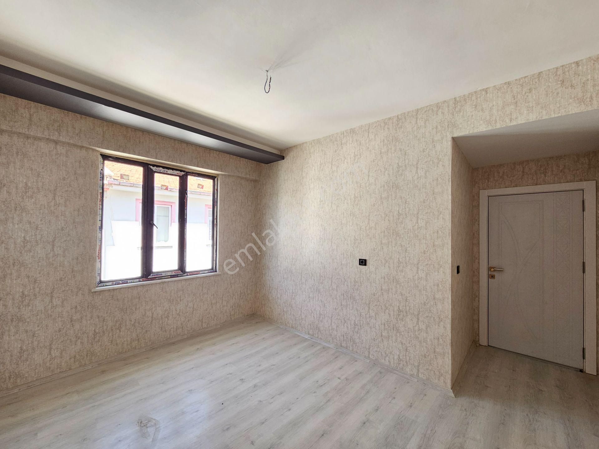 Ziya Ülhak Caddesi Ve Tüğbek Çarşısı Yakını Merkezi Lokasyon 3+1 Kilerli Kapalı Otoparklı Üks Daire - Görsel 38