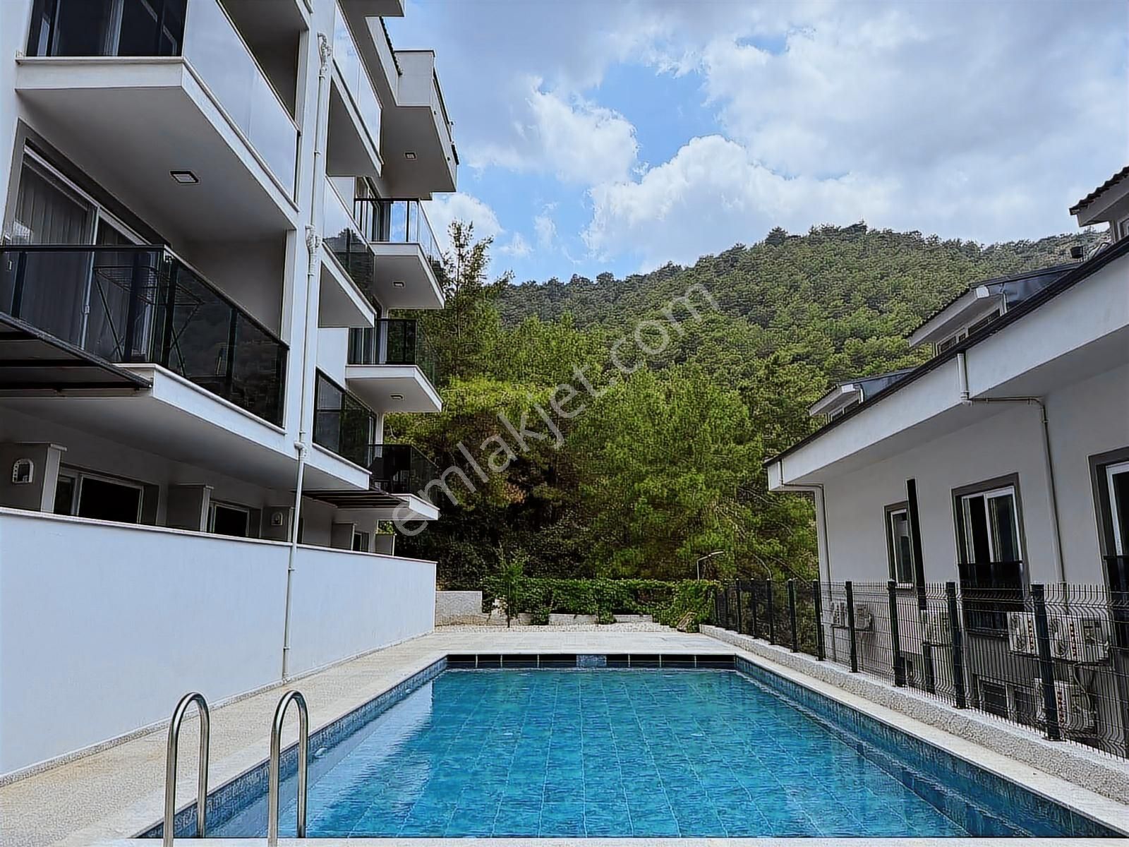 Taşyaka'da Orman Manzaralı Ön Cephe 1+1 Eşyalı Daire | Tekce