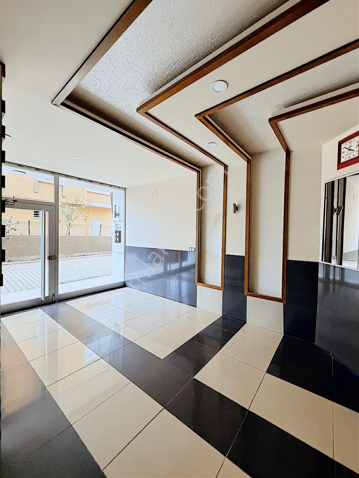 Total'den M.bulvar Groseri Yanı Geniş Oturumlu Lüx Daire !!! - Görsel 18