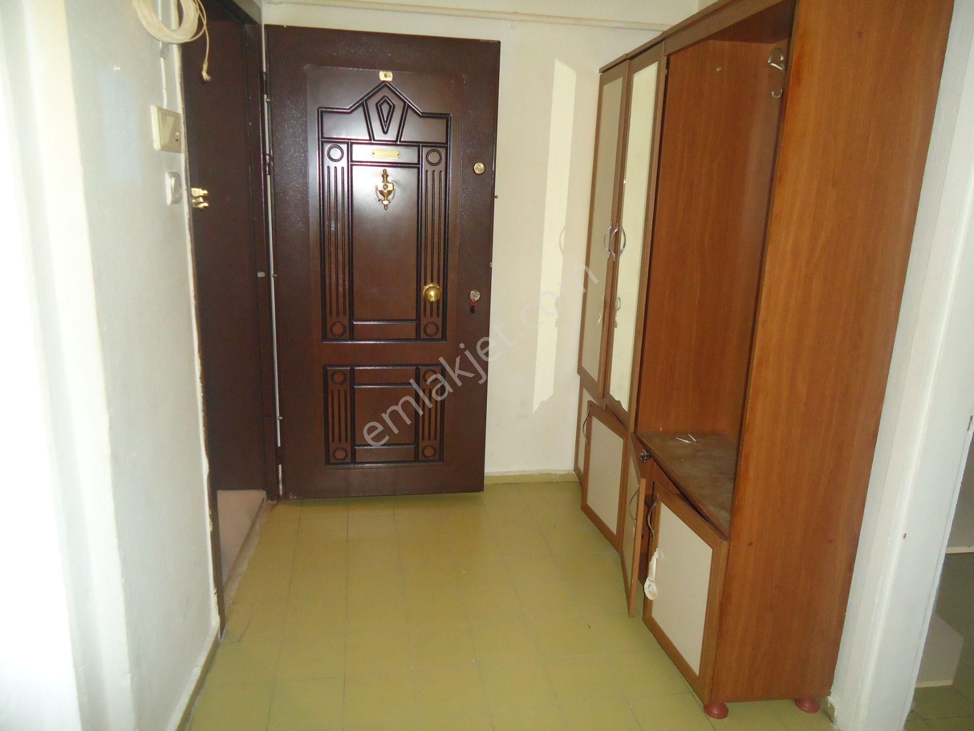 Krc'den Abdülhakhamit Caddesinde Giriş Kat 3+1 Satılık Daire - Görsel 5