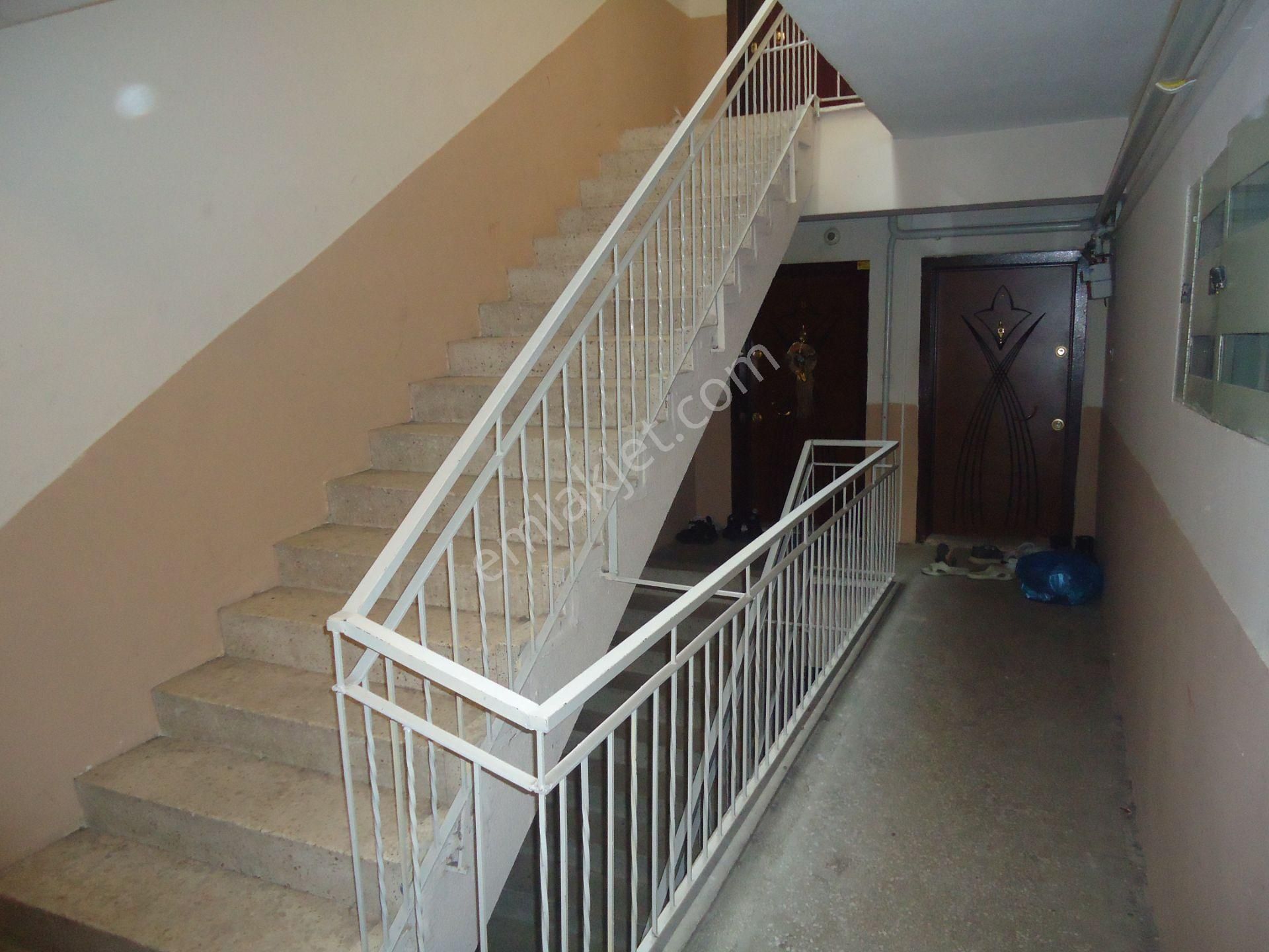 Krc'den Abdülhakhamit Caddesinde Giriş Kat 3+1 Satılık Daire - Görsel 3