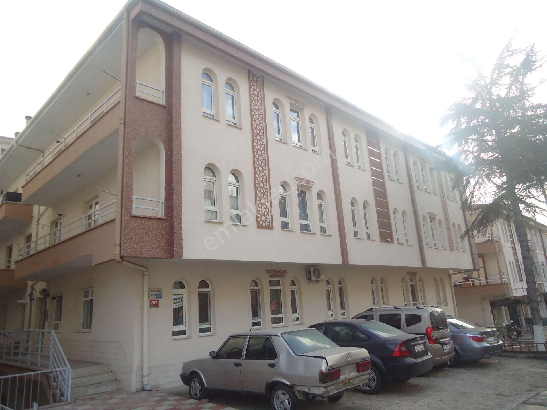 Krc'den Abdülhakhamit Caddesinde Giriş Kat 3+1 Satılık Daire - Görsel 17