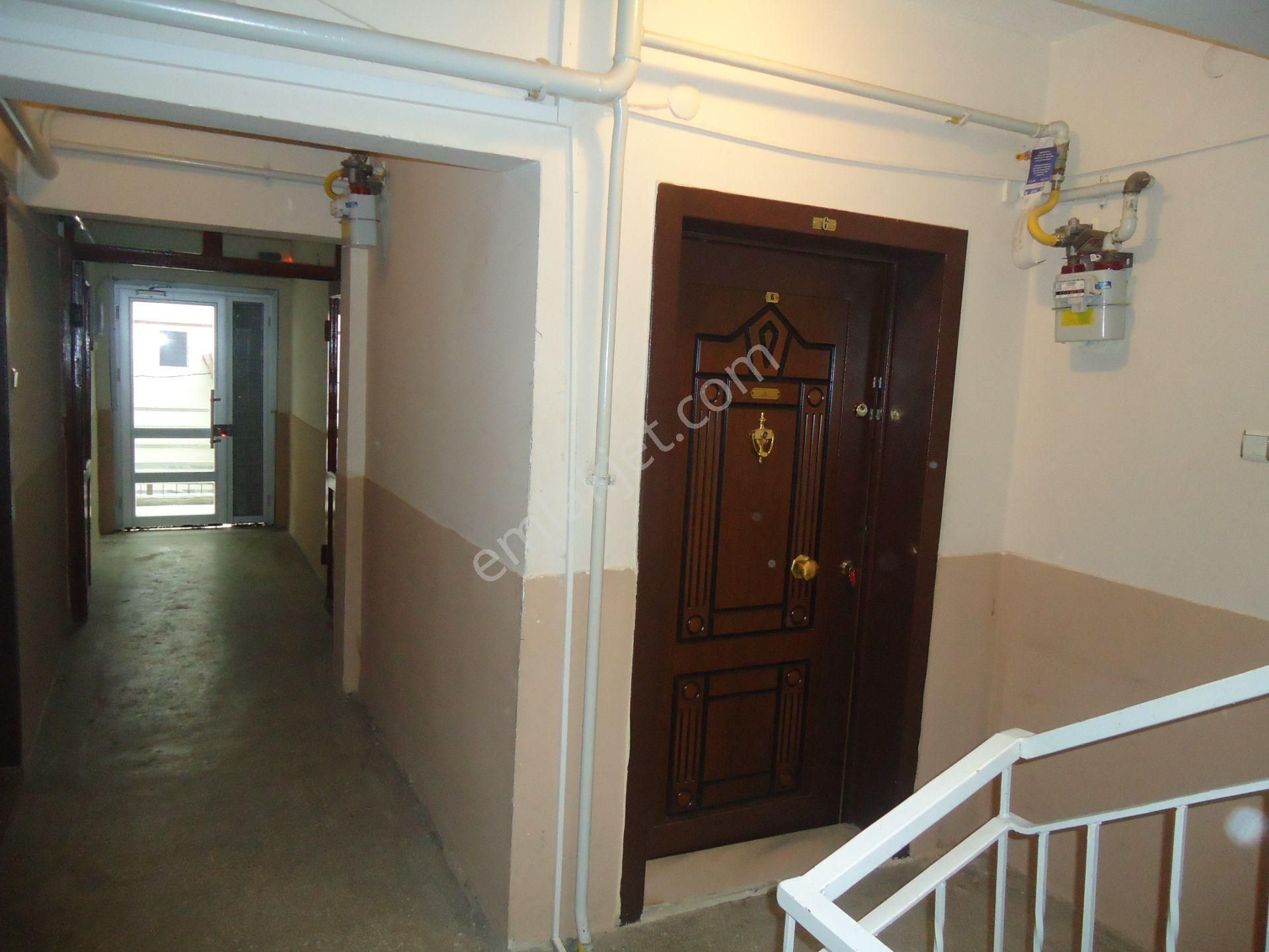 Krc'den Abdülhakhamit Caddesinde Giriş Kat 3+1 Satılık Daire - Görsel 2