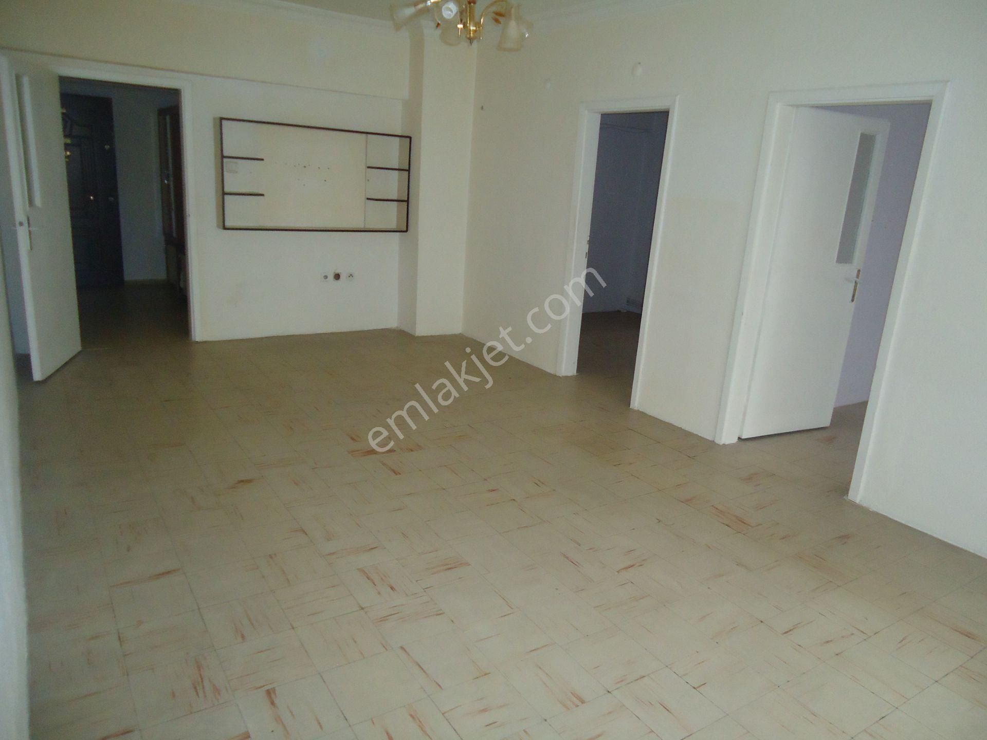 Krc'den Abdülhakhamit Caddesinde Giriş Kat 3+1 Satılık Daire - Görsel 8