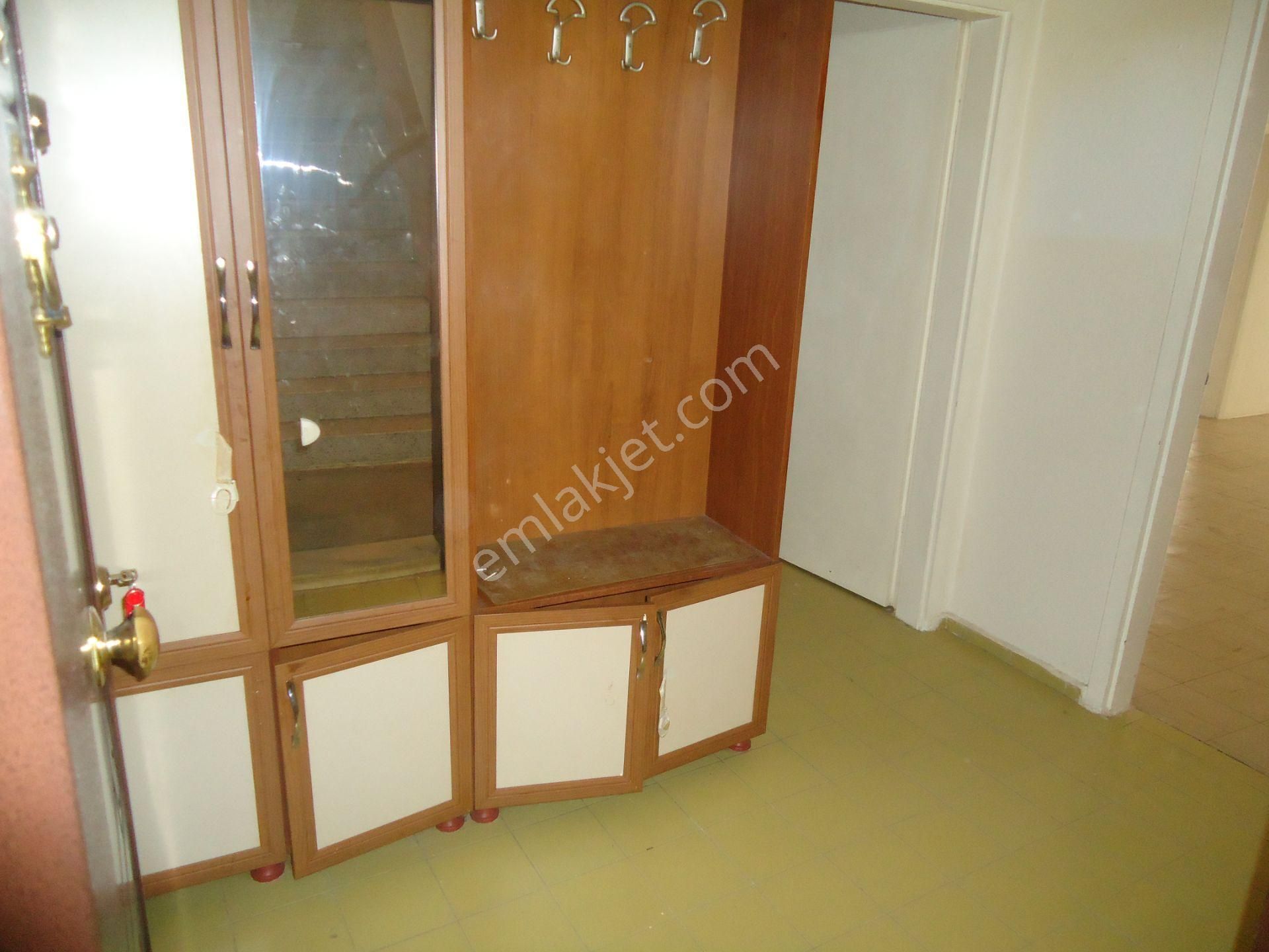 Krc'den Abdülhakhamit Caddesinde Giriş Kat 3+1 Satılık Daire - Görsel 4