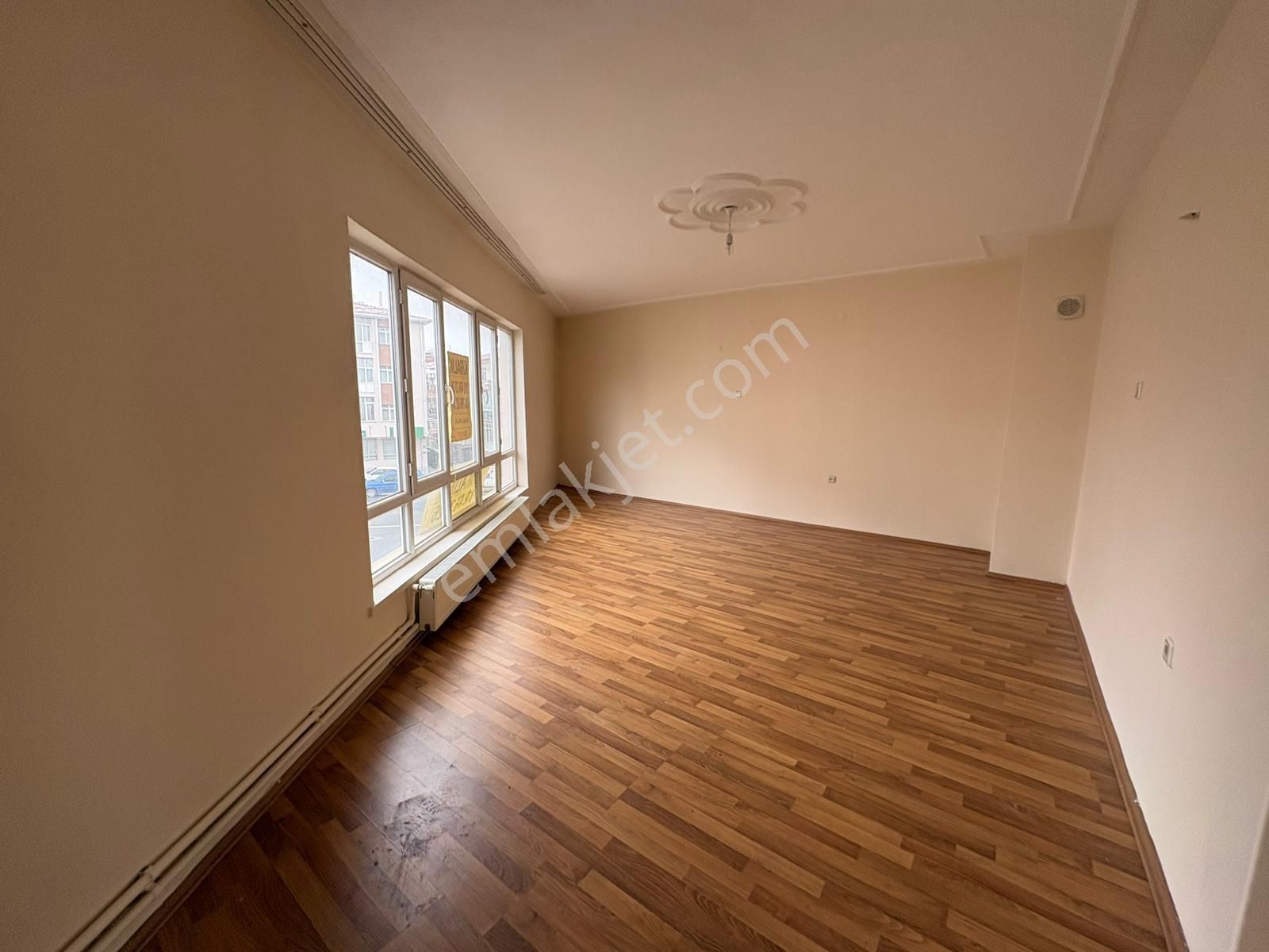 Göral Emlaktan Dikmen Caddesi Üzerinde 3+1 Ara Kat Yapılı Ön Cephe - Görsel 21