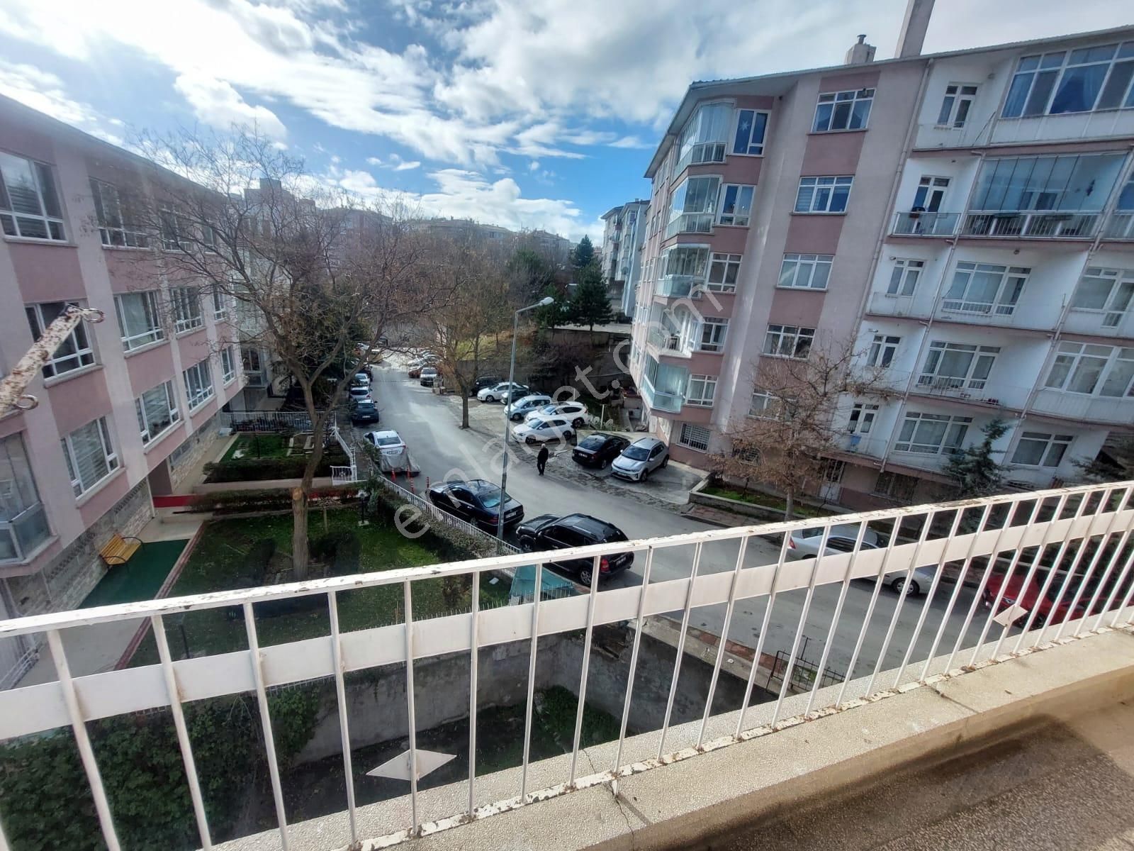 Göral Emlaktan Dikmen Caddesi Üzerinde 3+1 Ara Kat Yapılı Ön Cephe - Görsel 18