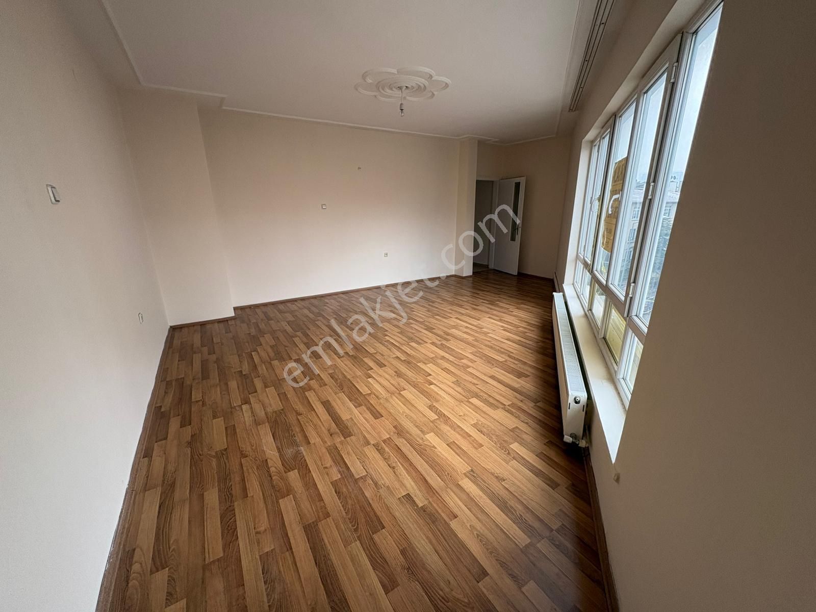 Göral Emlaktan Dikmen Caddesi Üzerinde 3+1 Ara Kat Yapılı Ön Cephe - Görsel 34