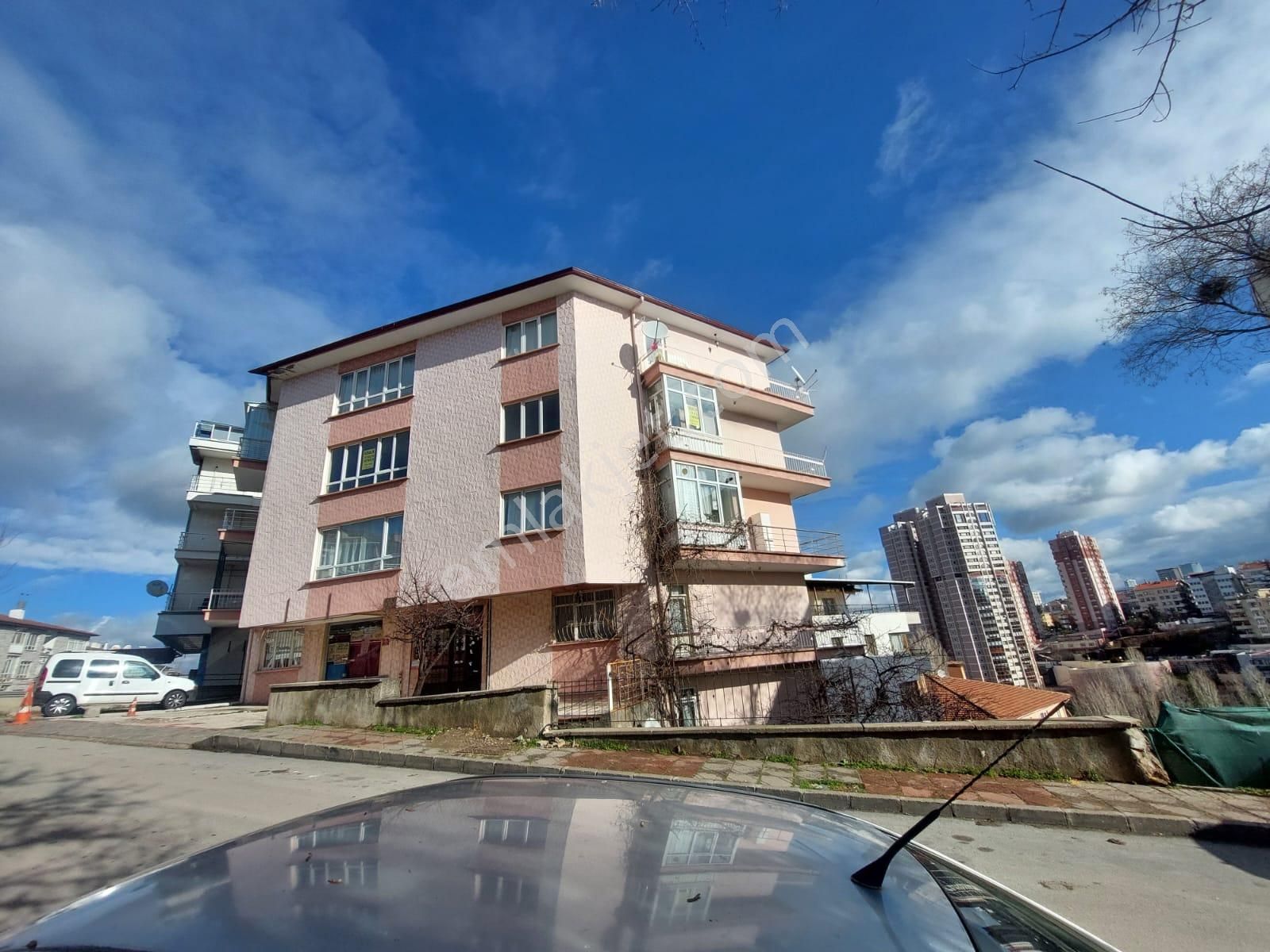 Göral Emlaktan Dikmen Caddesi Üzerinde 3+1 Ara Kat Yapılı Ön Cephe