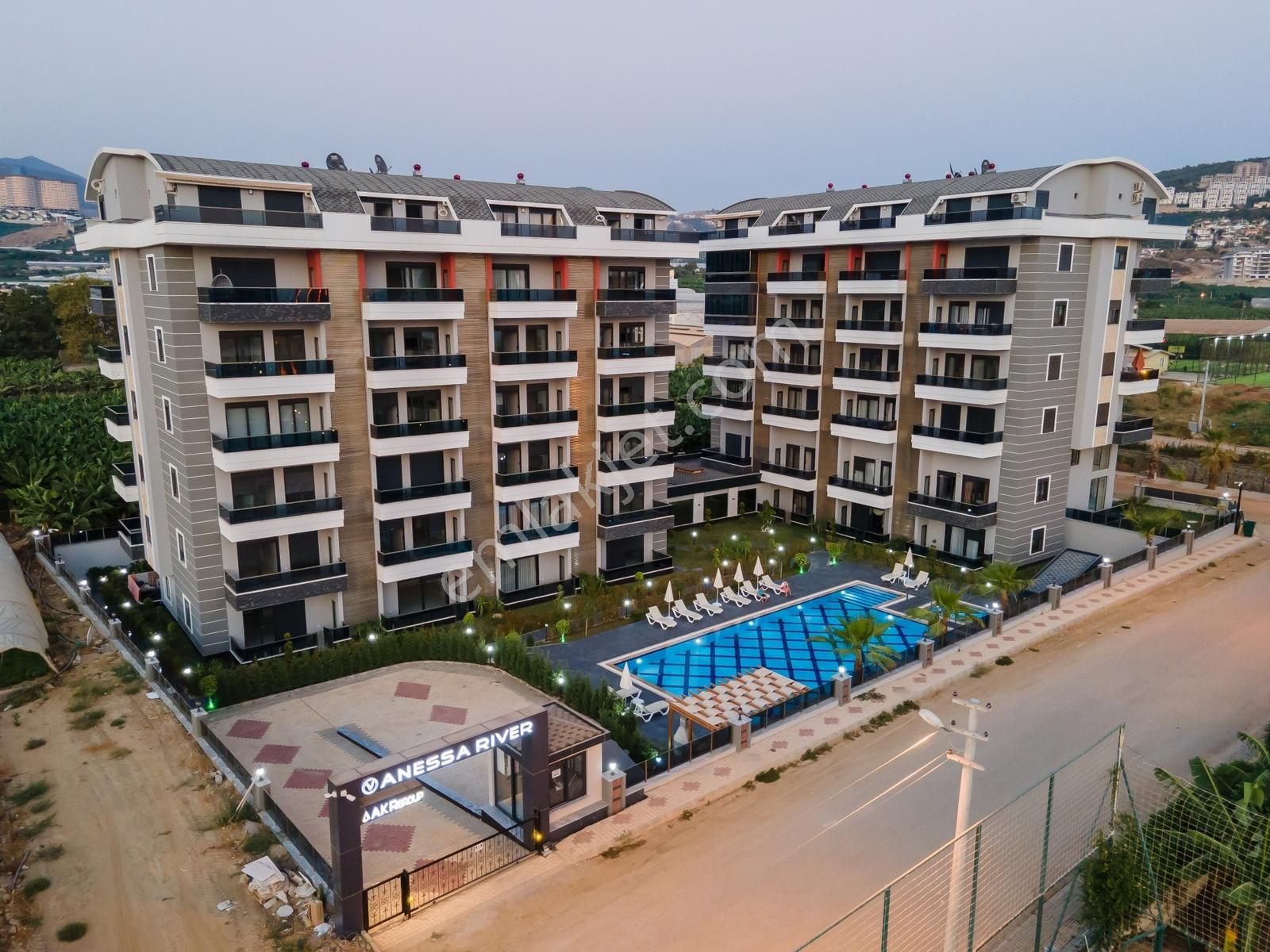 Kargıcakta Satılık Site İçerisinde Eşyalı 1+1 Satılık Daire