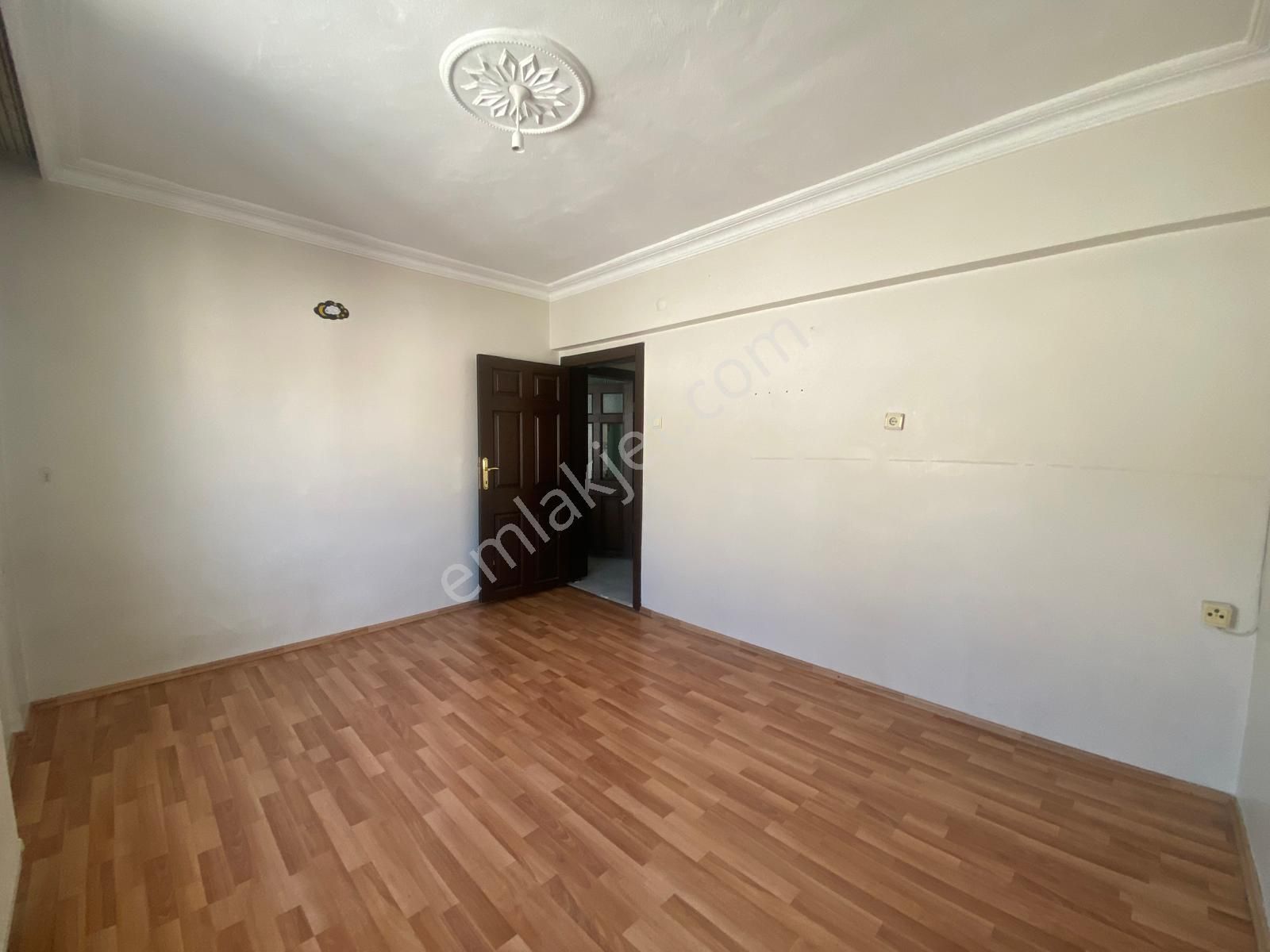 Koza Emlaktan Plevne Mahalesinde Cadde Üzerinde Ara Katta Geniş 3+1 Satılık Daire - Görsel 30