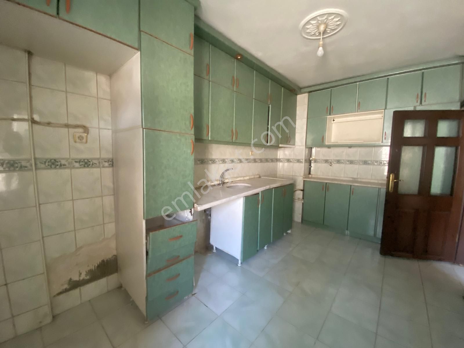 Koza Emlaktan Plevne Mahalesinde Cadde Üzerinde Ara Katta Geniş 3+1 Satılık Daire - Görsel 2