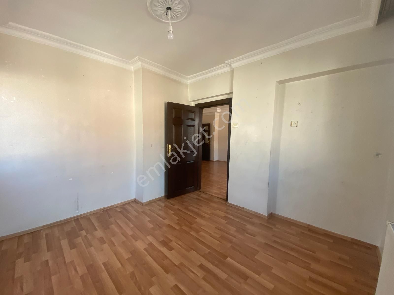 Koza Emlaktan Plevne Mahalesinde Cadde Üzerinde Ara Katta Geniş 3+1 Satılık Daire - Görsel 18