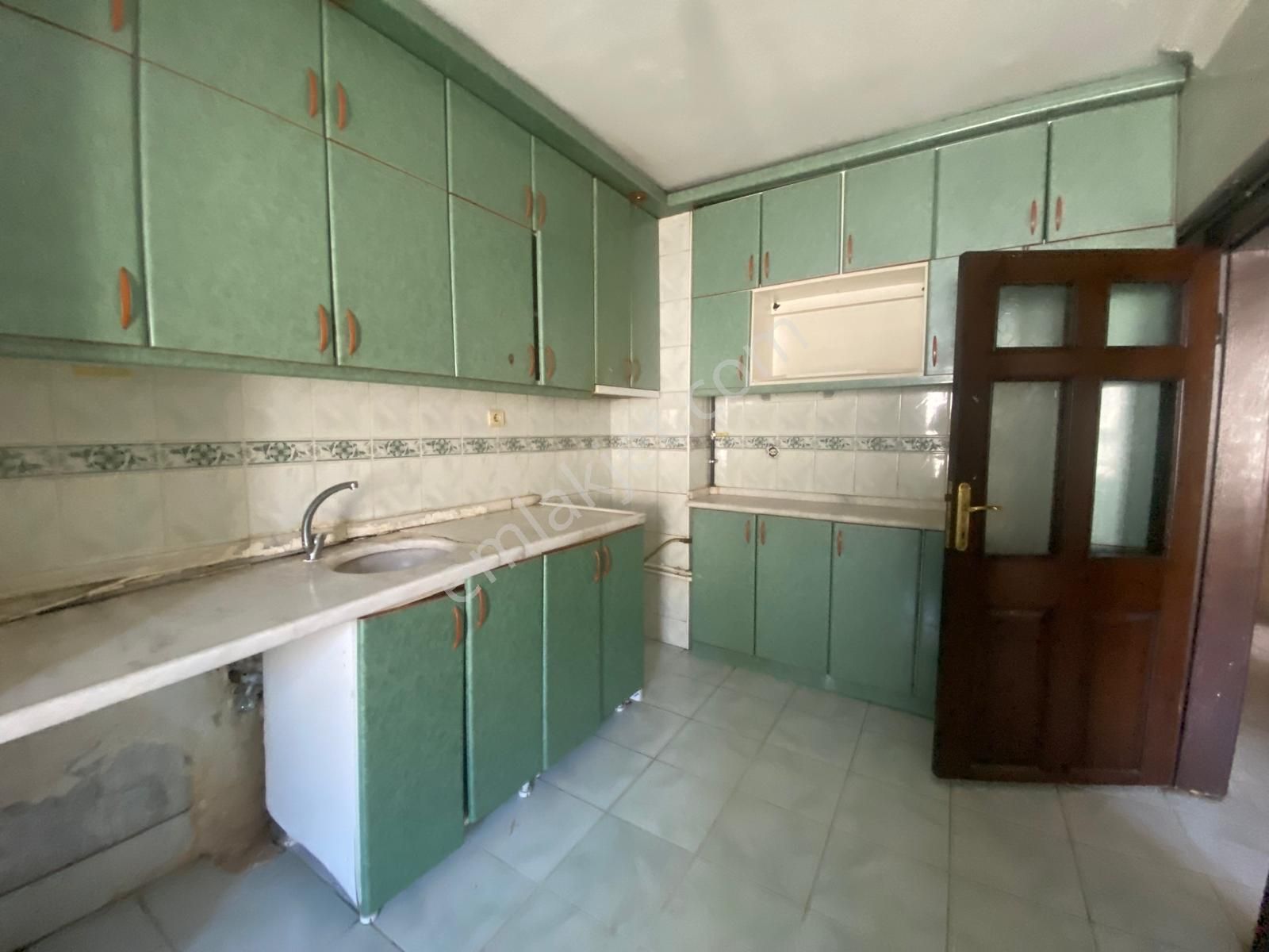 Koza Emlaktan Plevne Mahalesinde Cadde Üzerinde Ara Katta Geniş 3+1 Satılık Daire - Görsel 4