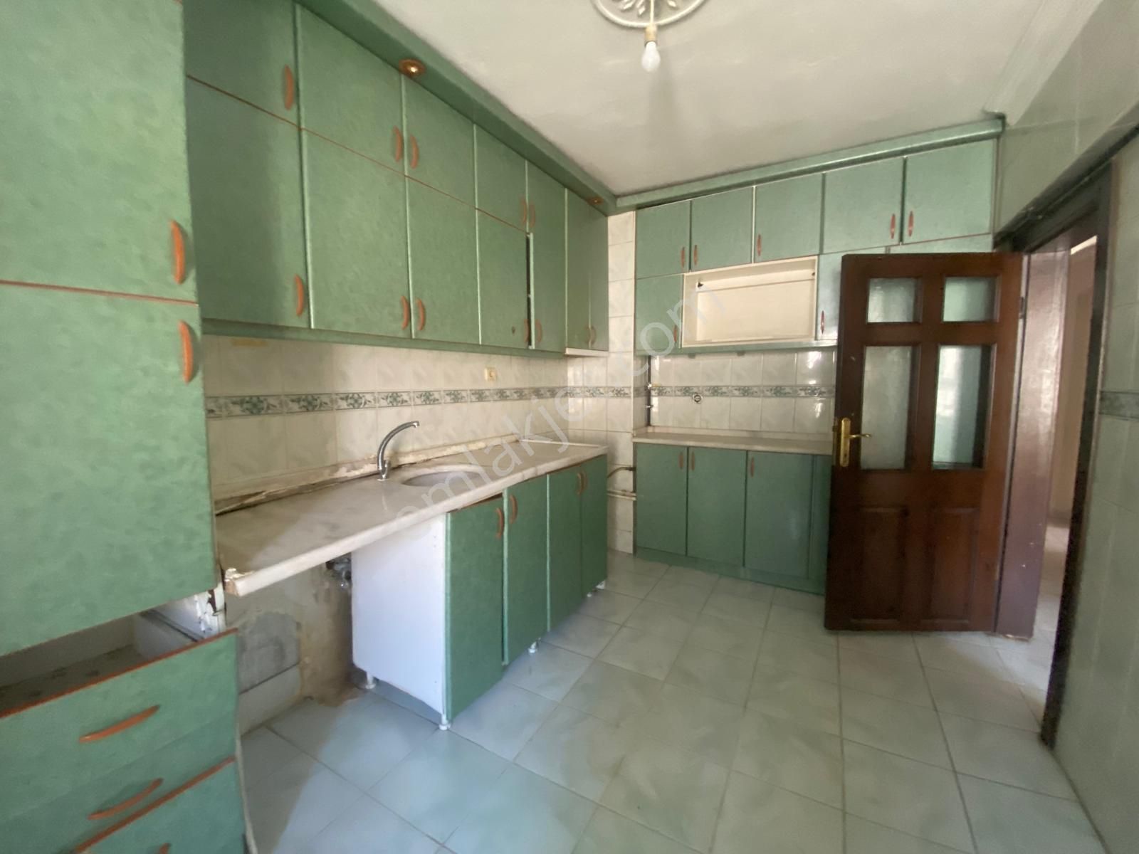 Koza Emlaktan Plevne Mahalesinde Cadde Üzerinde Ara Katta Geniş 3+1 Satılık Daire - Görsel 3