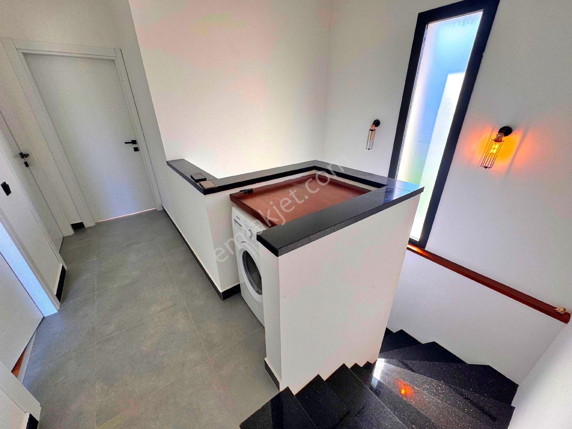 Kuşadasında Plaja Yakın Havuzlu Sitede Köşe Konumlu Tek Müstakil Bahçeli Villa - Görsel 13