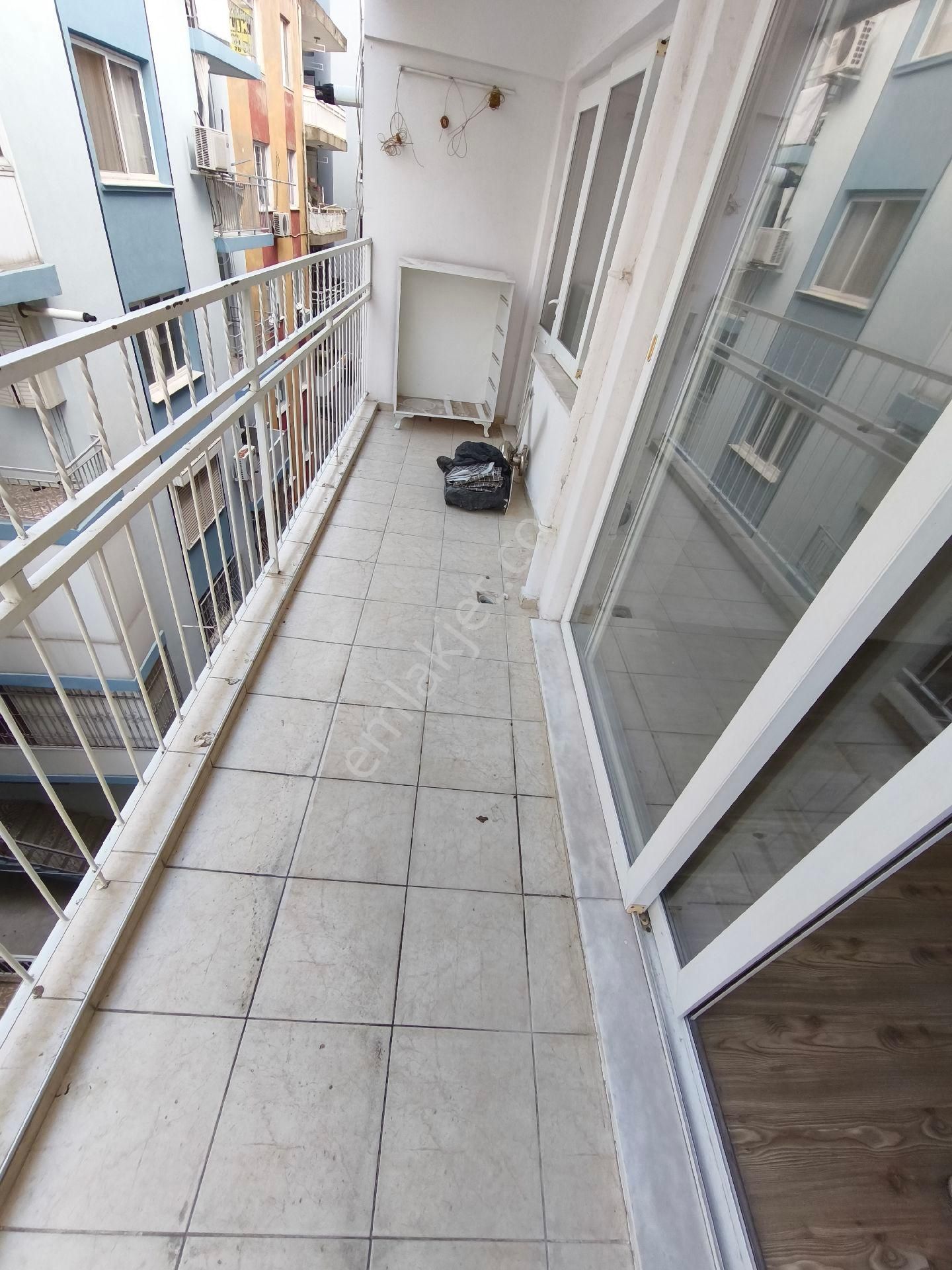 Yeşilyurt Merkezde İzmirspor Metro 10 Dk 3+1 4.kat Arakat - Görsel 3