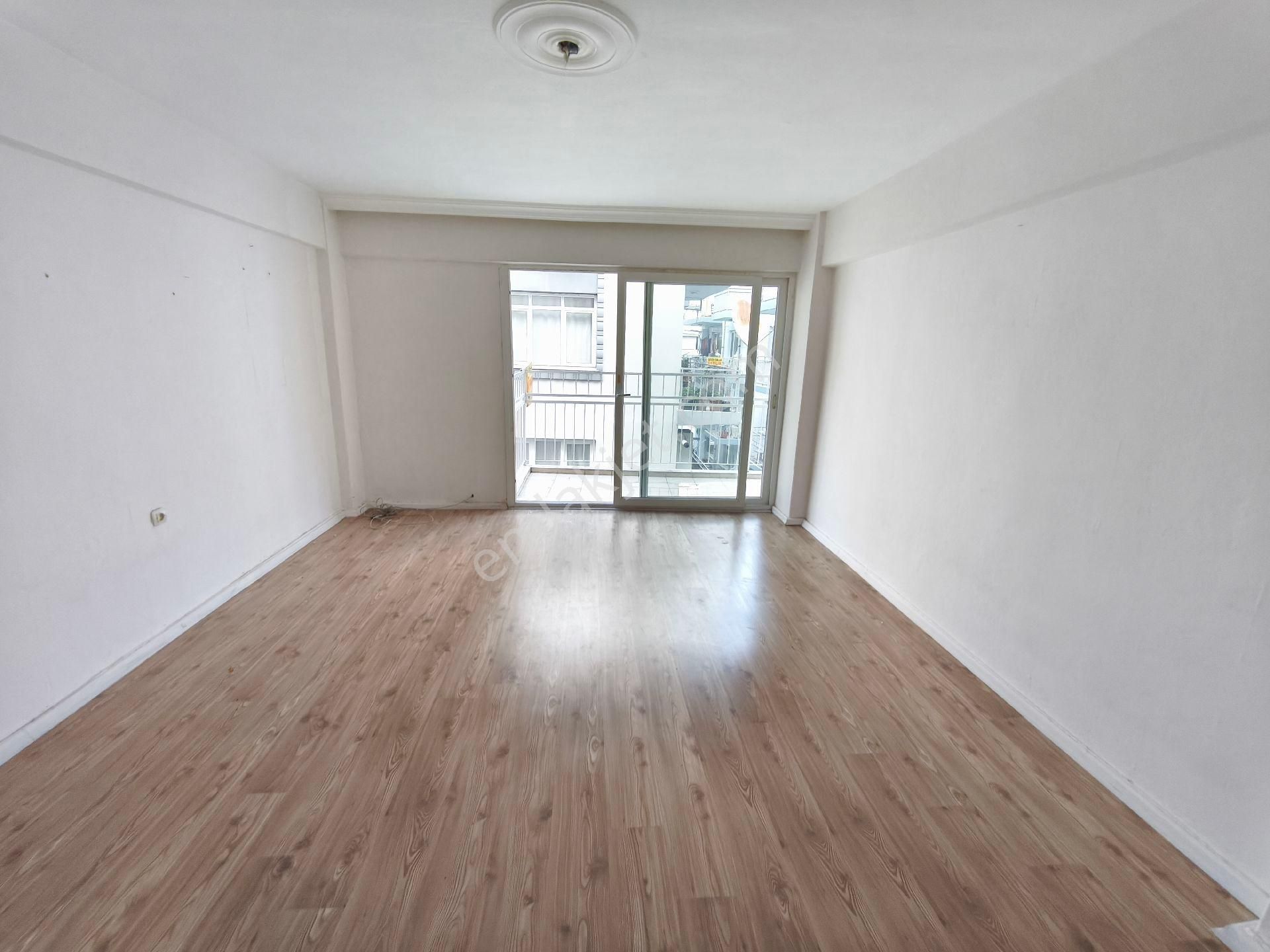 Yeşilyurt Merkezde İzmirspor Metro 10 Dk 3+1 4.kat Arakat