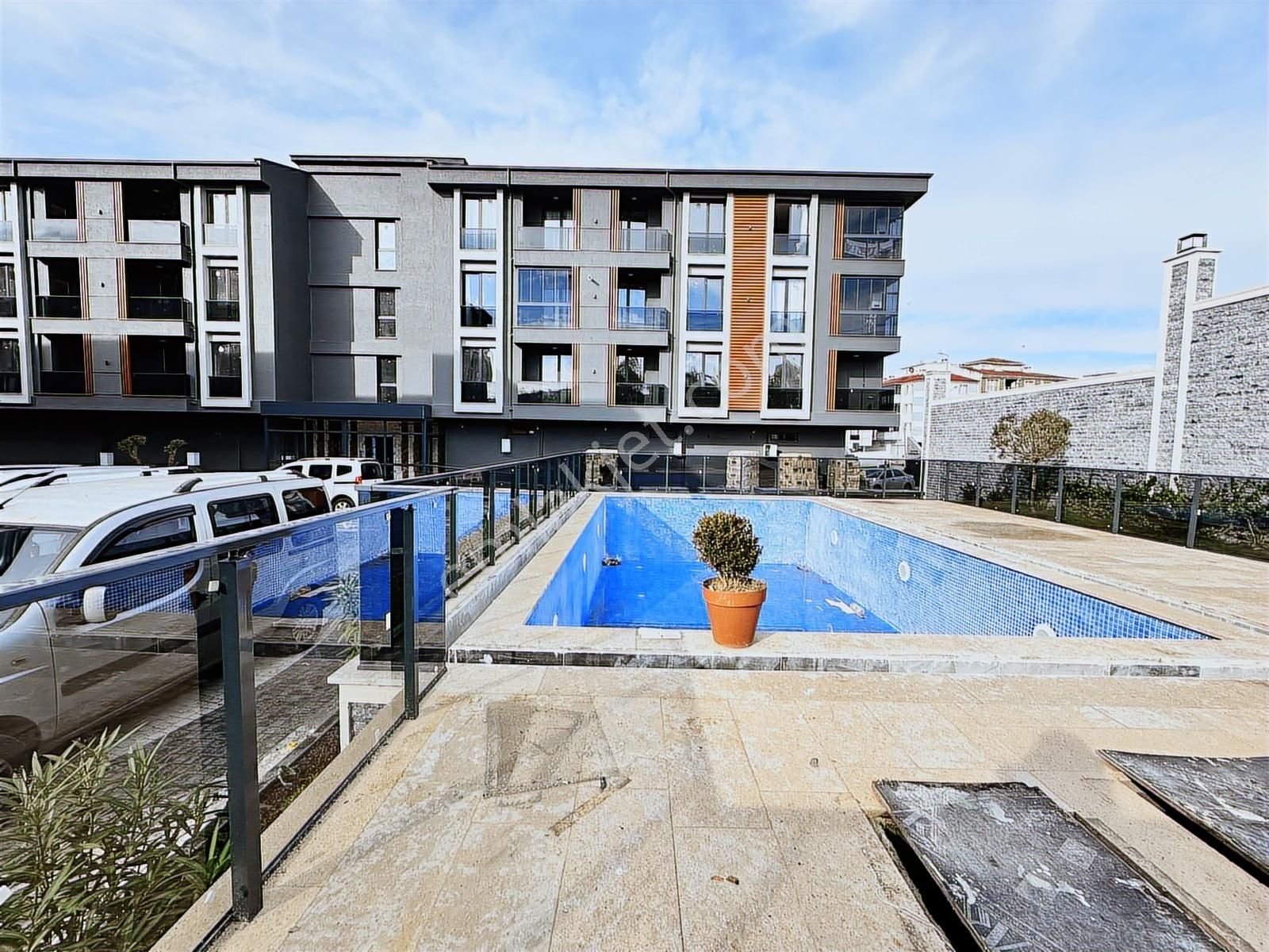 Bulvar Cepheli Havuzlu Site Full Eşyalı 1+1-20 Bin Kira Getirili - Görsel 3