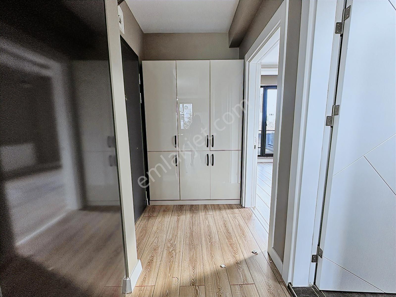 Bulvar Cepheli Havuzlu Site Full Eşyalı 1+1-20 Bin Kira Getirili - Görsel 4