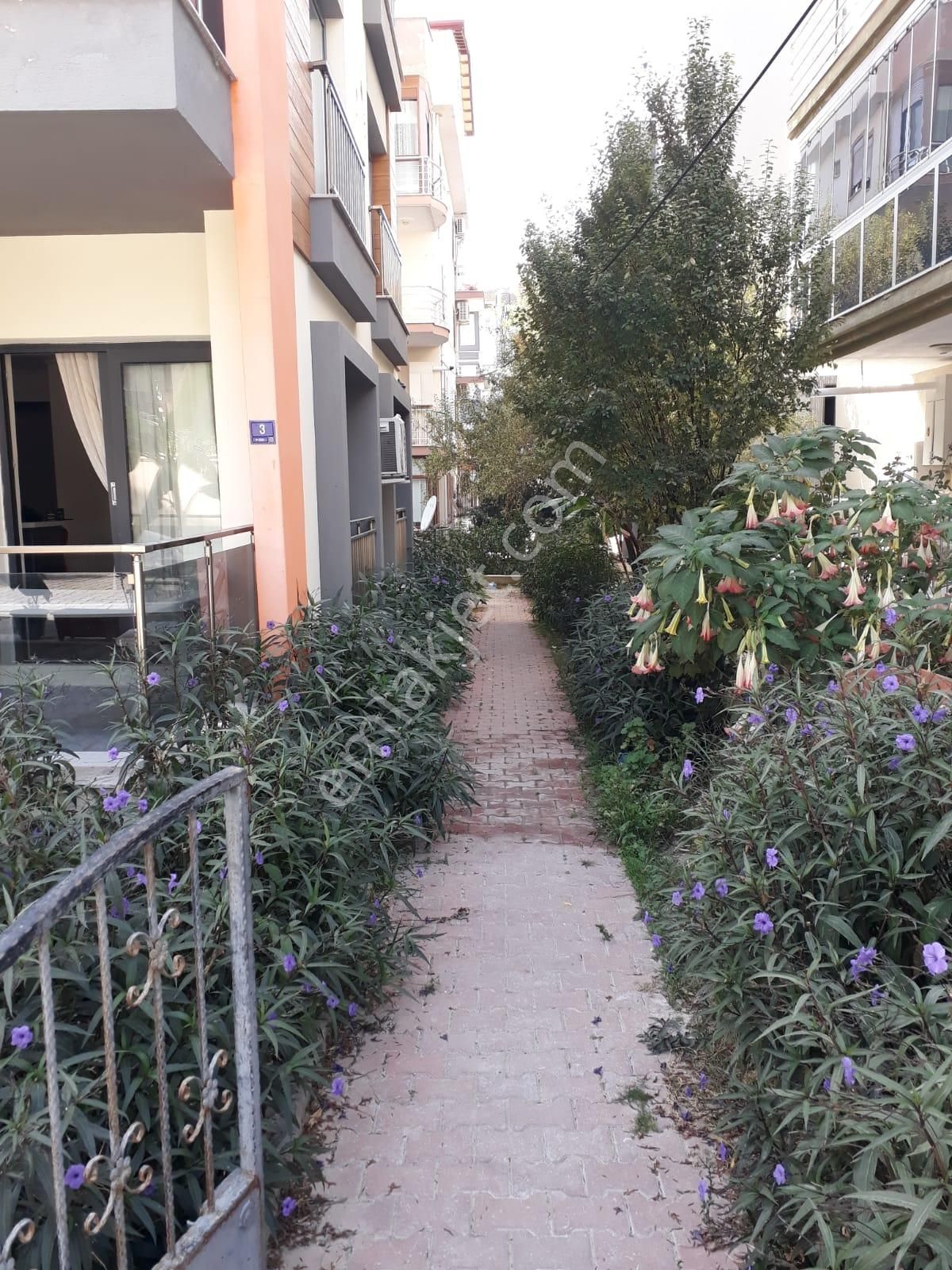 Kuşadası Ege Mahallesi 1+1 Eşyalı • Bahçe Katı • Doğalgazlı Kiralık Daire - Görsel 2