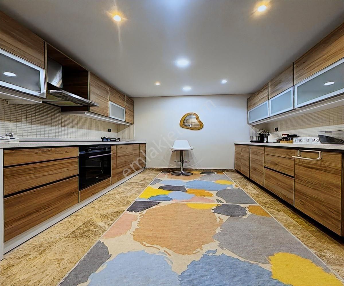 Full Konseptli Eşsiz Deniz Manzaralı Site İçi Asansörlü Villa - Görsel 25