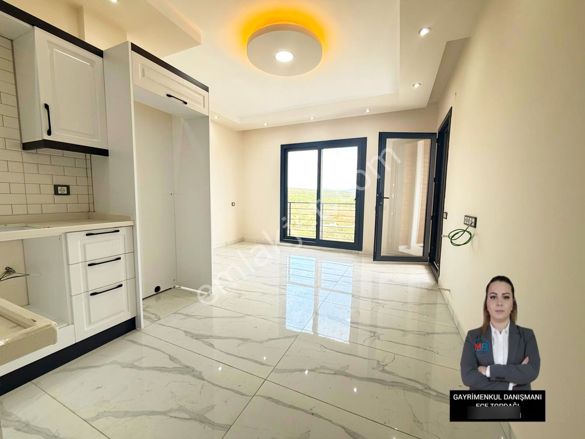 Didim'de Satılık 2+1 Orta Kat Çarşı Merkeze Yakın Daire! - Görsel 4