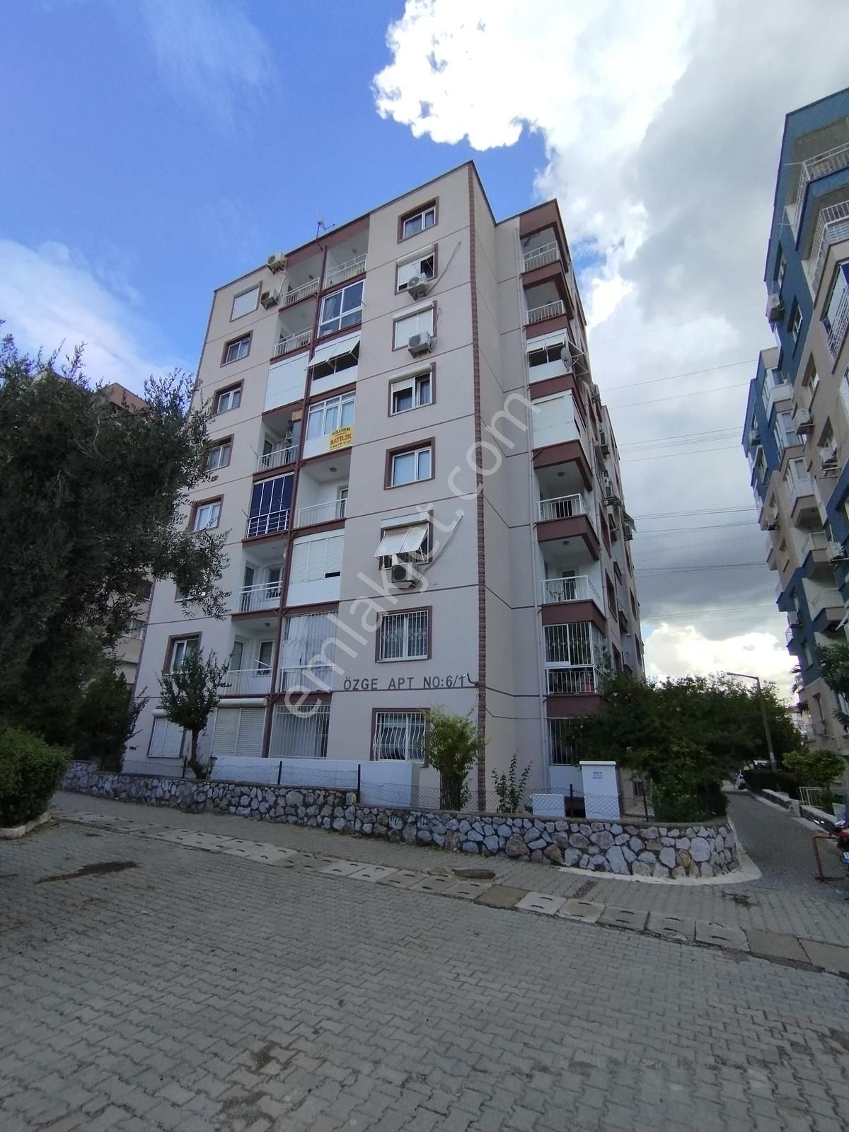 Özel Ege Lisesi Yakını Satılık 3+1 Daire