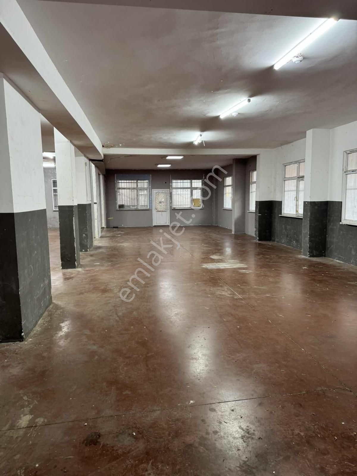 Arnavutköy Merkezde Kiralık 500m2 Düz Girişli Kullanışlı Dükkan - Görsel 3