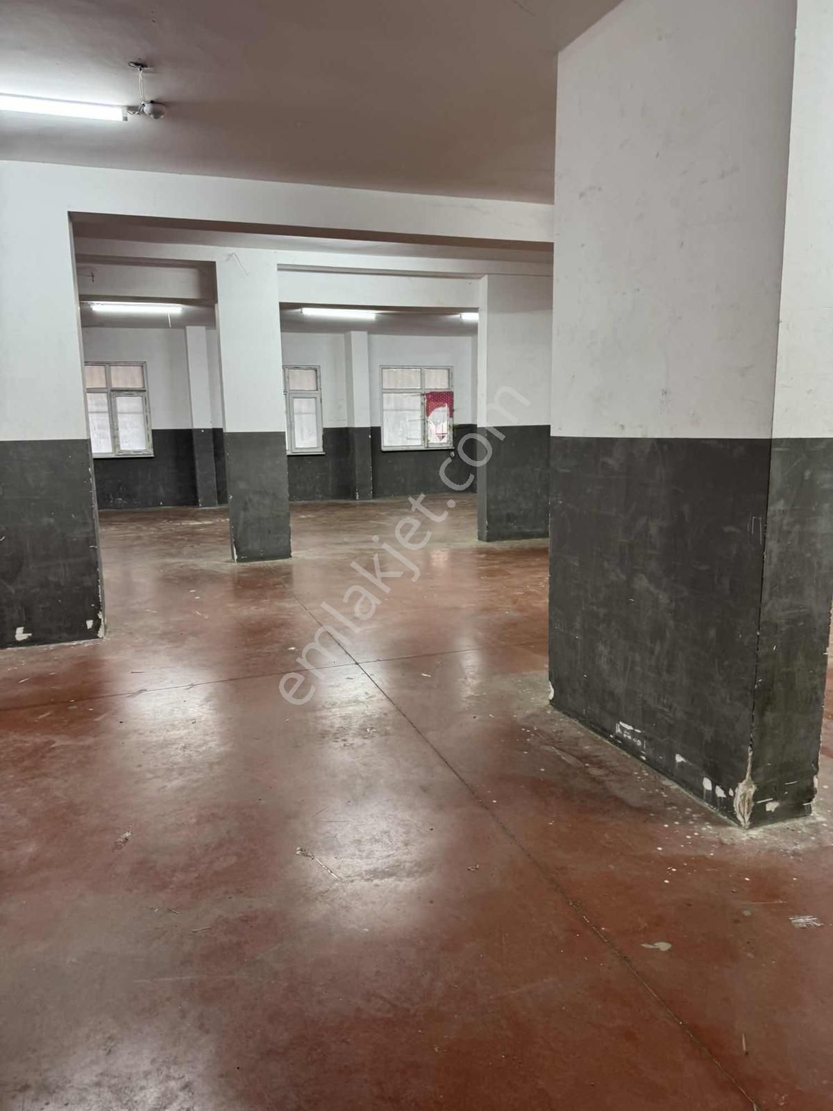 Arnavutköy Merkezde Kiralık 500m2 Düz Girişli Kullanışlı Dükkan - Görsel 6