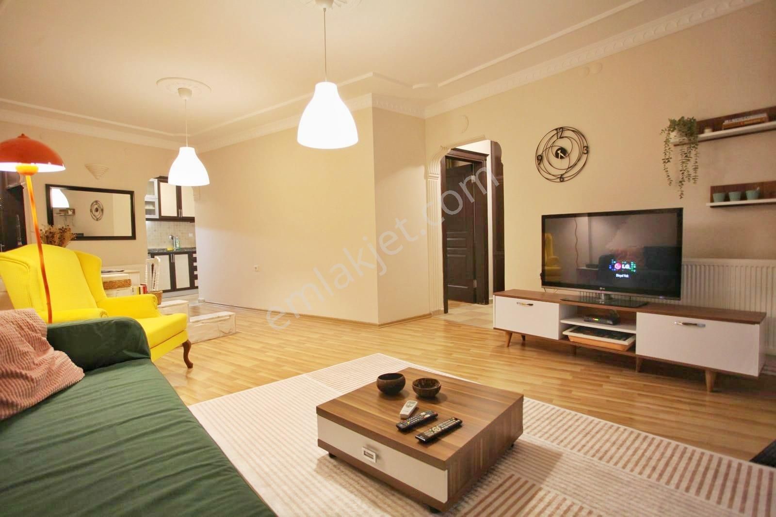 Önder Sağlam Güzeloba Mobilyalı Kiralık 1+1 Bahçe Kat Ayrı Mutfak