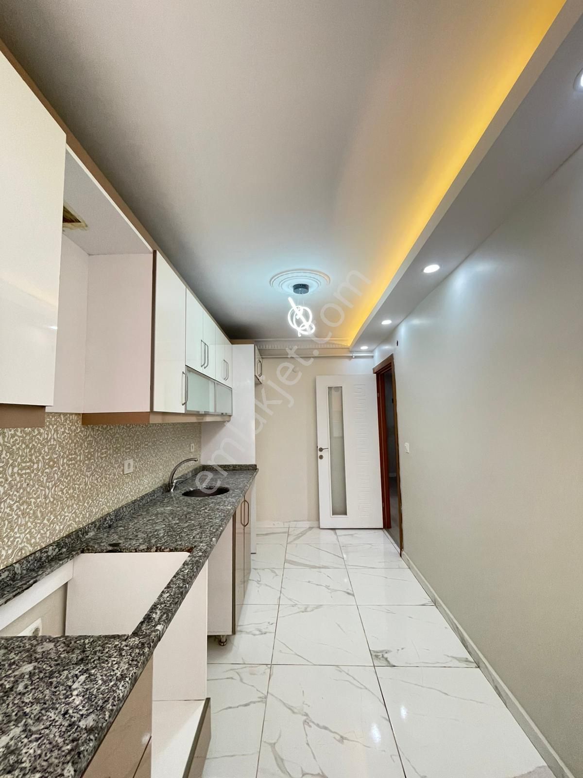 Ünverdi Caddesinde 2+1 2. Kat Kiralık Daire - Görsel 3