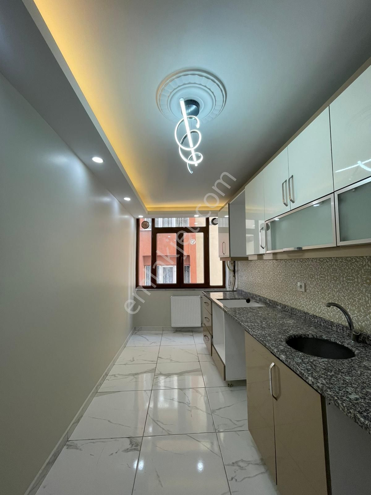 Ünverdi Caddesinde 2+1 2. Kat Kiralık Daire - Görsel 5