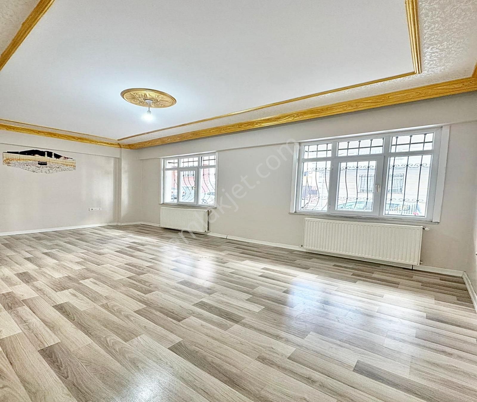 Esenyurt Kıraç Hürriyet Mah. Balkonlu Yüksek Giriş 2.580.000 Tl