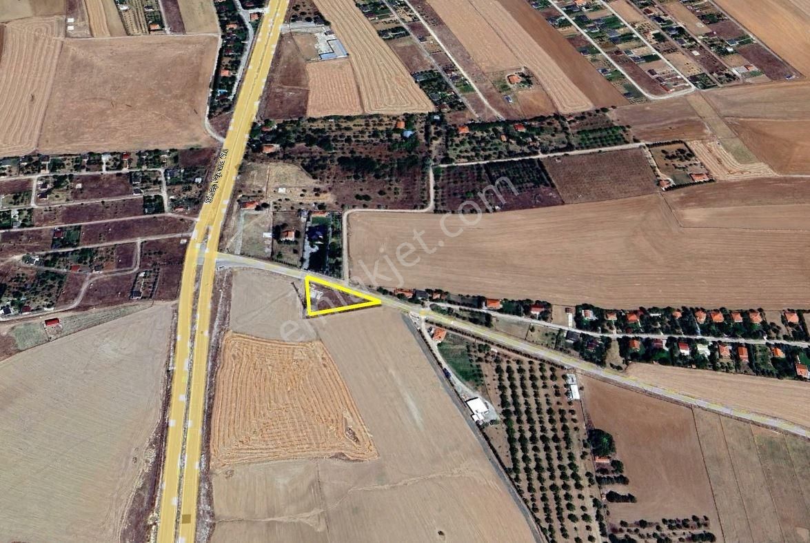 Dikilitaş Girişinde 1880 M2 İçerisinde Müstakil Arsa