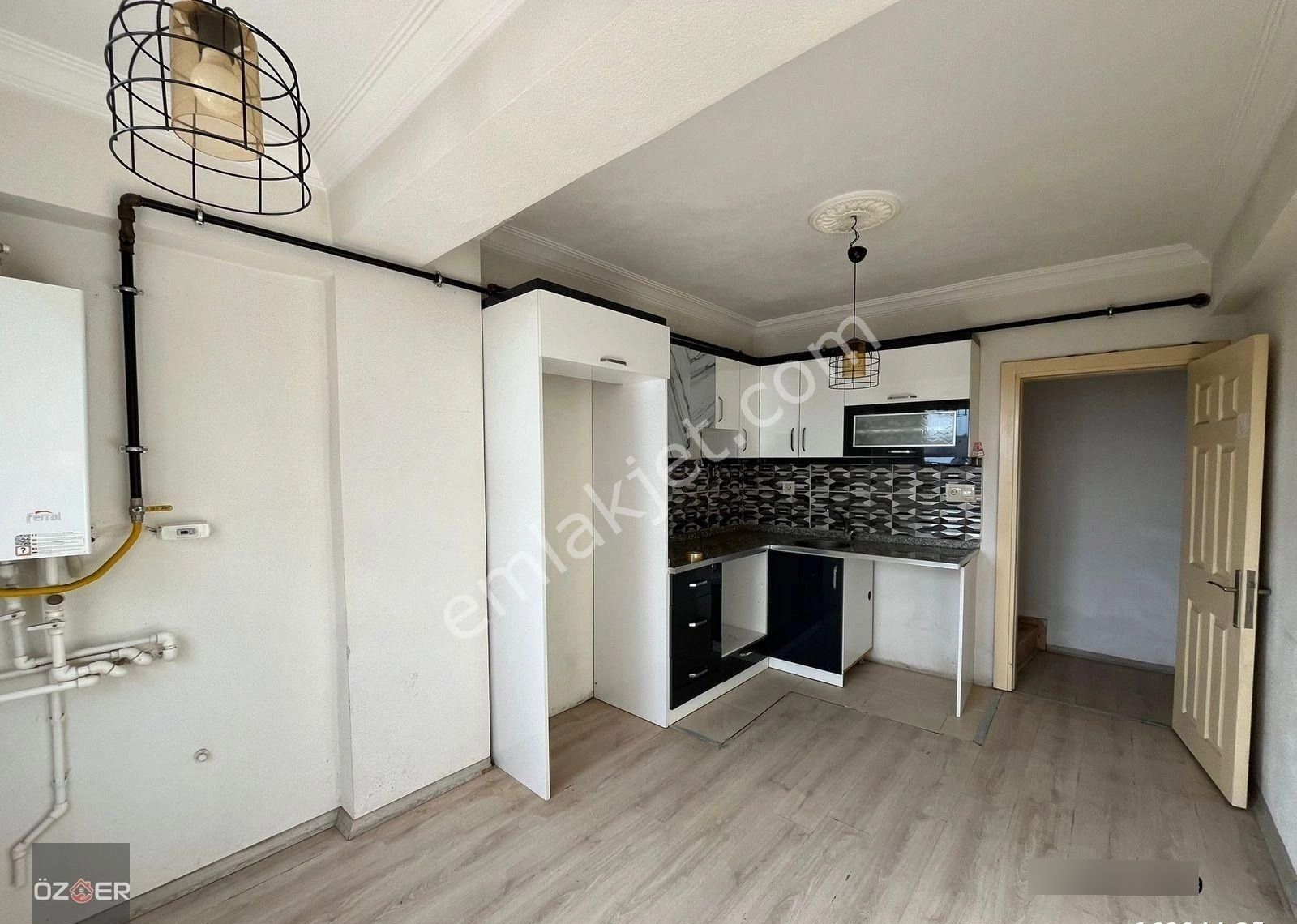 Öz-er Gayrimenkul'den Satılık 1+1 Dublex Daire