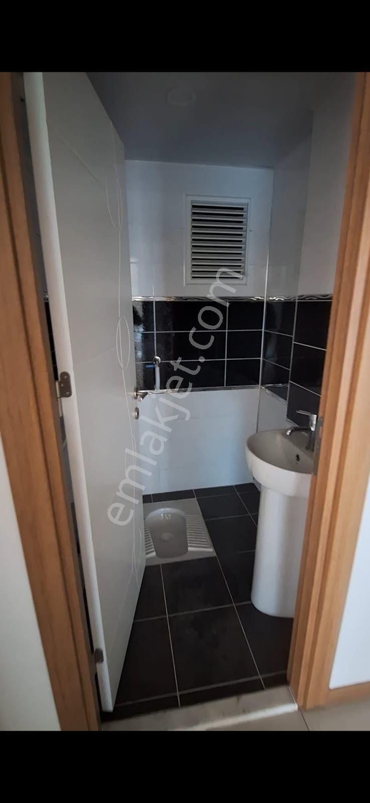 Merkezde Tramvay Yakını K.otoparklı Havuzlu Sitede 2+1 Daireler - Görsel 3