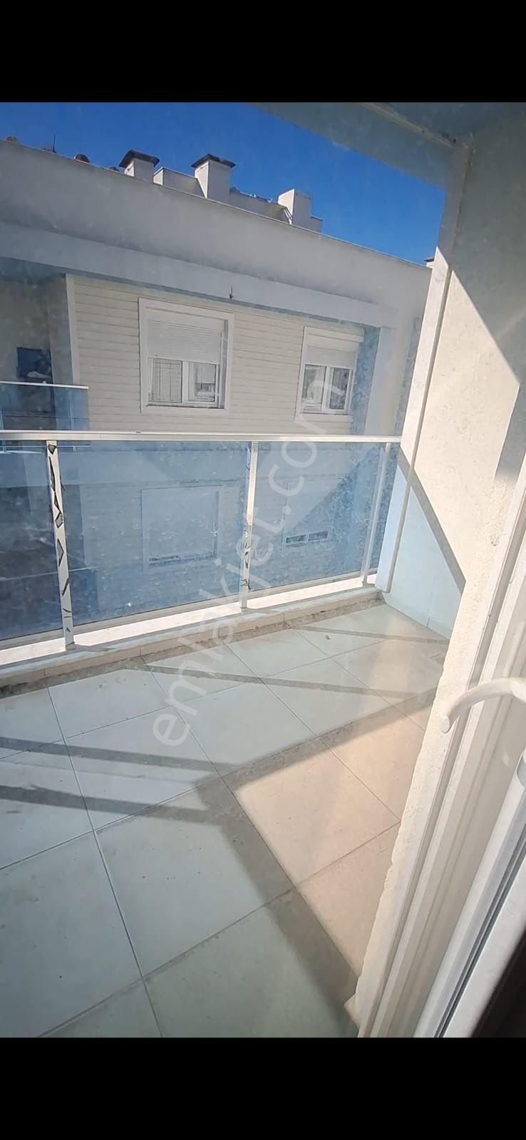 Merkezde Tramvay Yakını K.otoparklı Havuzlu Sitede 2+1 Daireler - Görsel 7