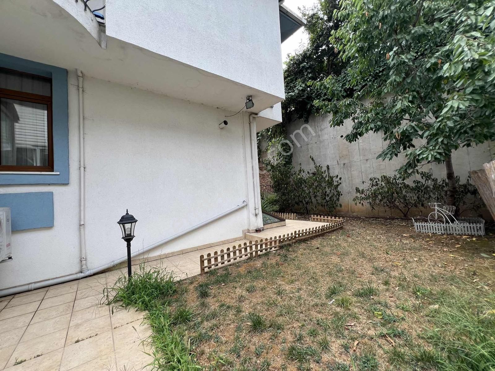 Çengelköy Ata-2 Sitesi___iyi Konumda 400 M2 Fourlex Villa - Görsel 26