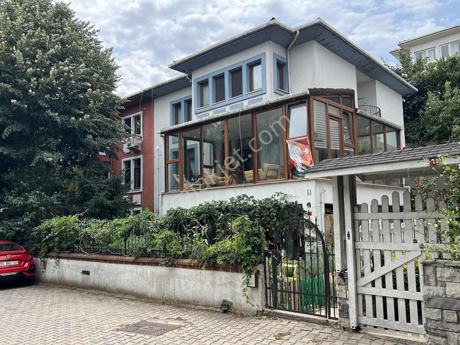 Çengelköy Ata-2 Sitesi___iyi Konumda 400 M2 Fourlex Villa
