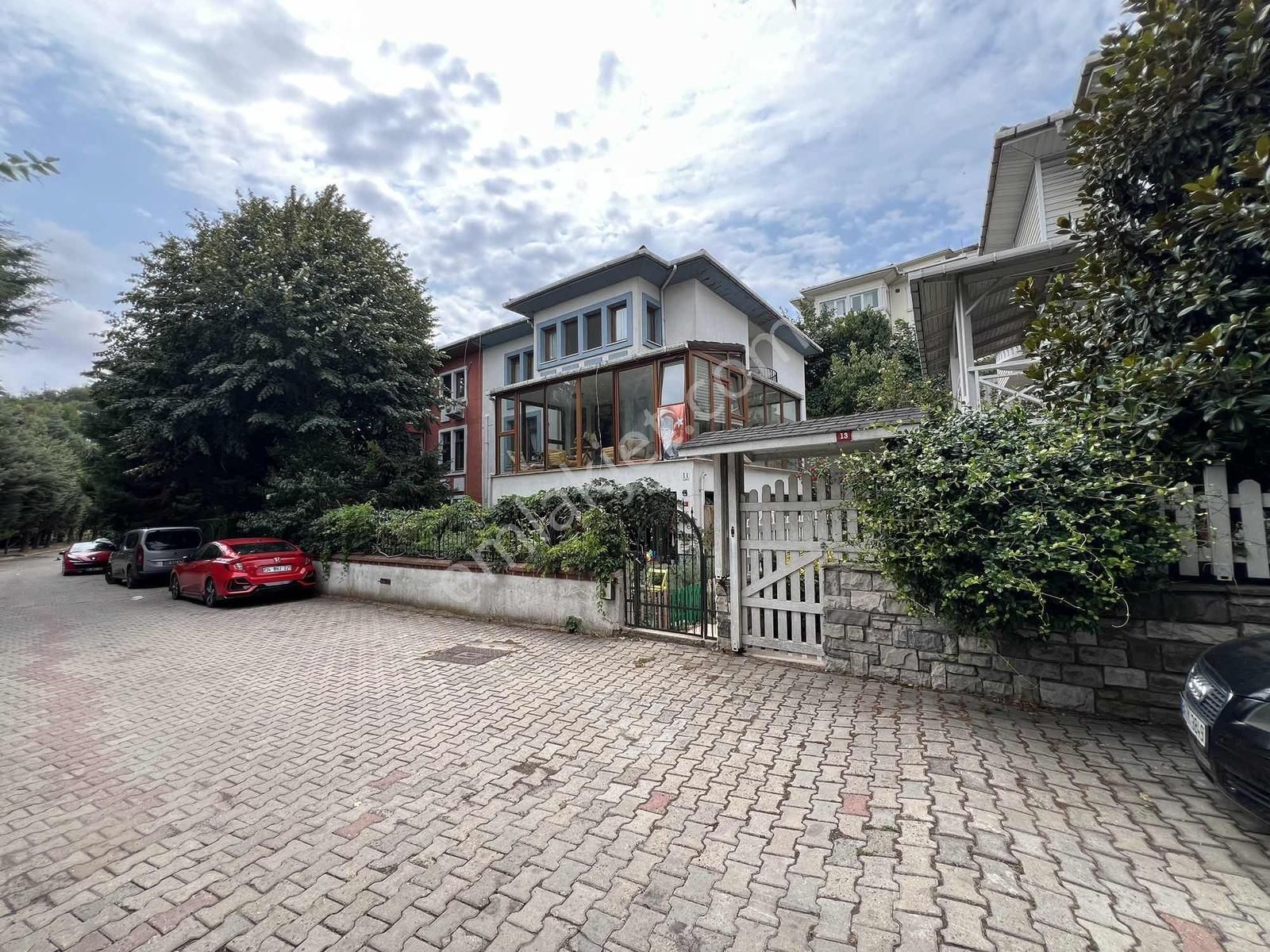 Çengelköy Ata-2 Sitesi___iyi Konumda 400 M2 Fourlex Villa - Görsel 23