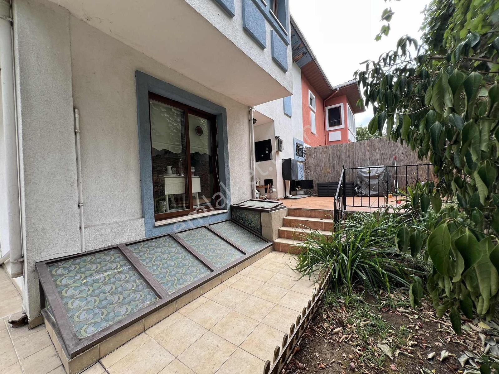 Çengelköy Ata-2 Sitesi___iyi Konumda 400 M2 Fourlex Villa - Görsel 2