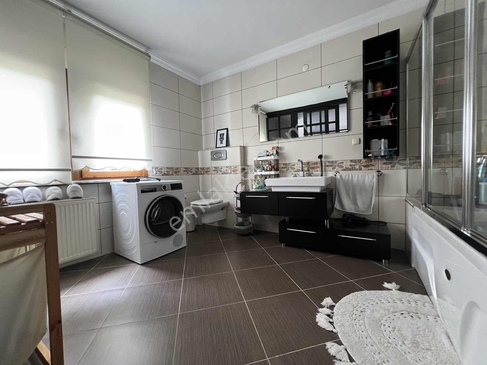 Çengelköy Ata-2 Sitesi___iyi Konumda 400 M2 Fourlex Villa - Görsel 21