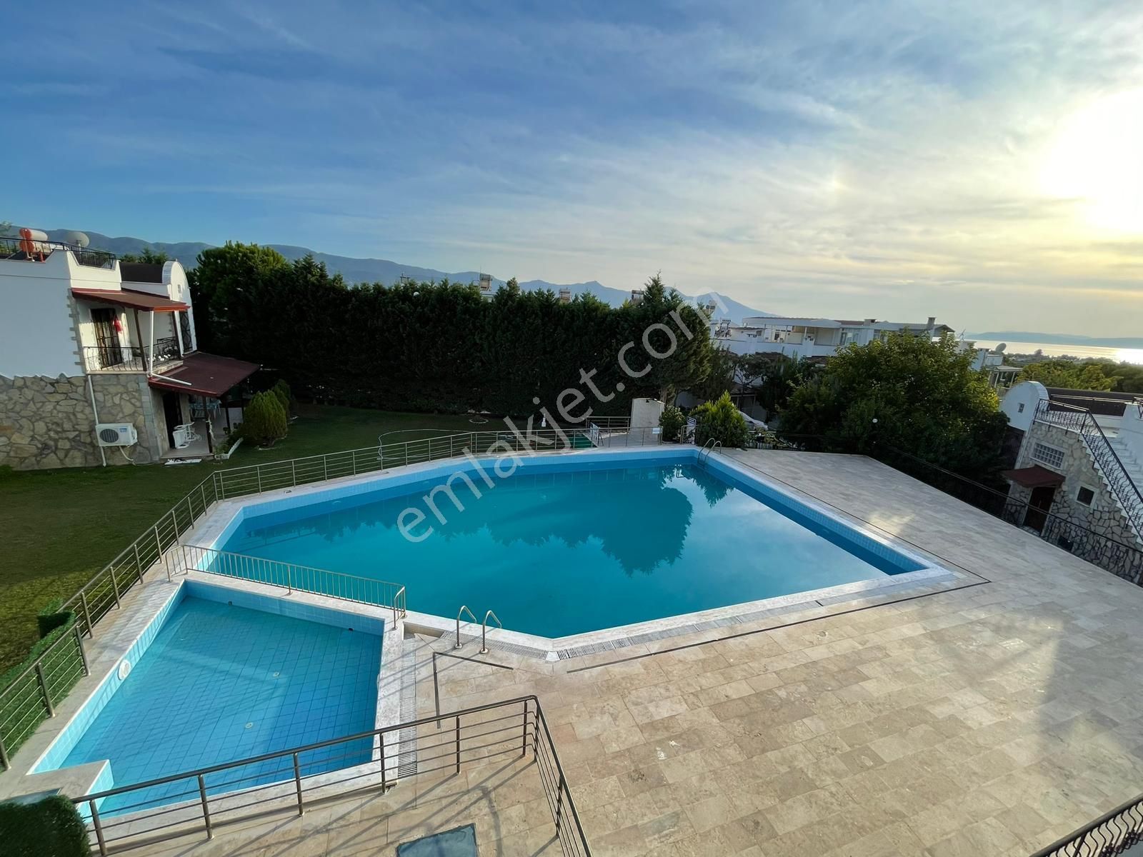 Kuşadası Sahil Sitelerinde 3+1 Müstakil Satılık Villa - Görsel 11