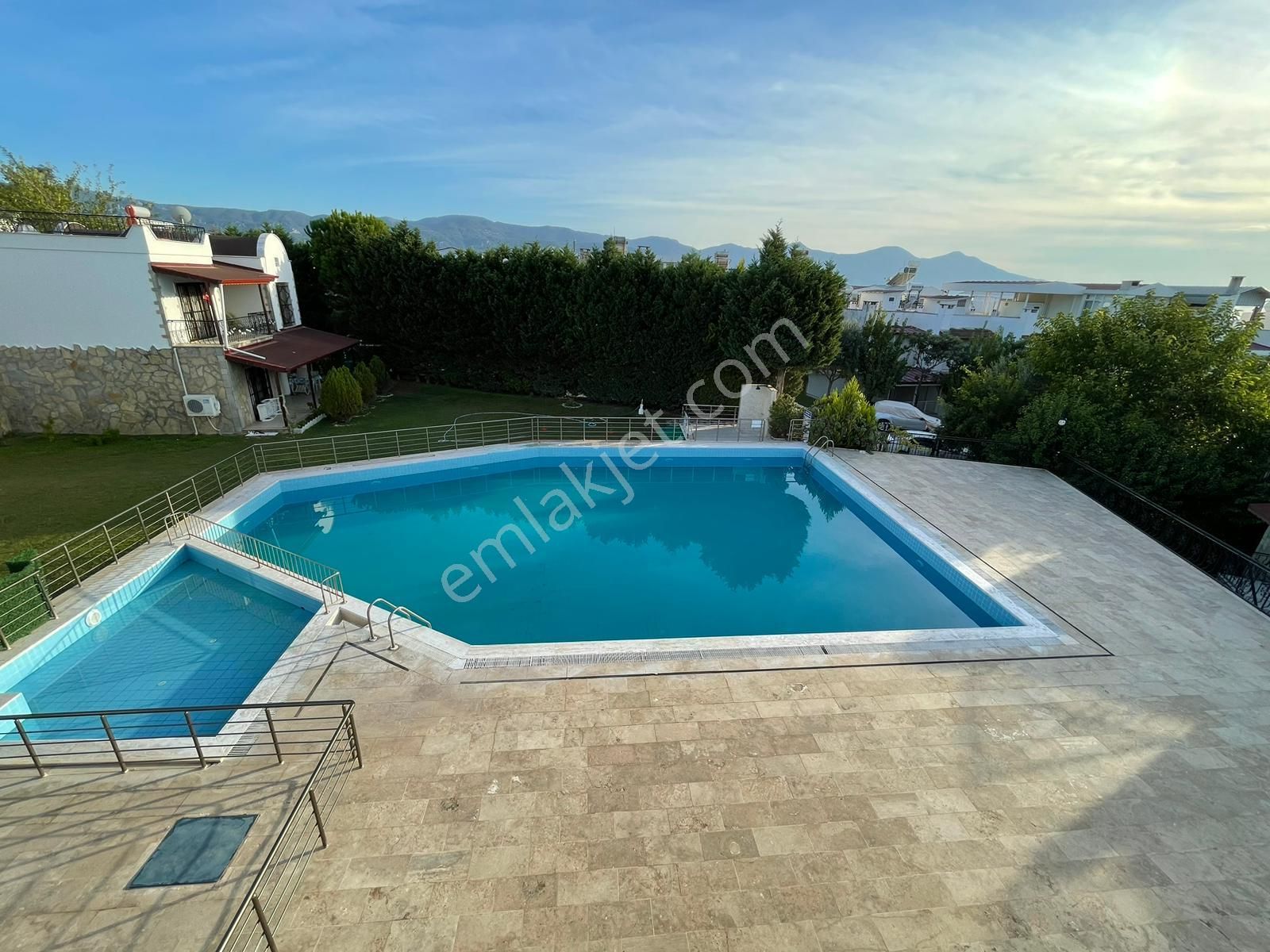 Kuşadası Sahil Sitelerinde 3+1 Müstakil Satılık Villa - Görsel 3