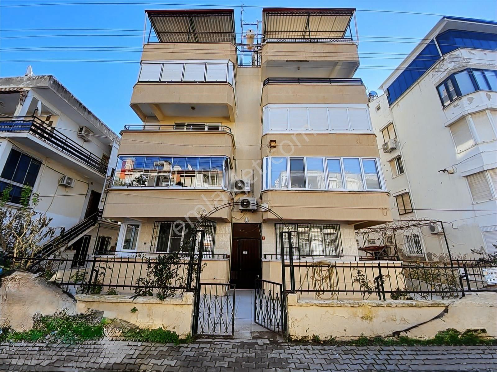 Kostak Gayrimenkulden Akçayda Ön Cephe Ayrı Mutfak 2+1 Daire