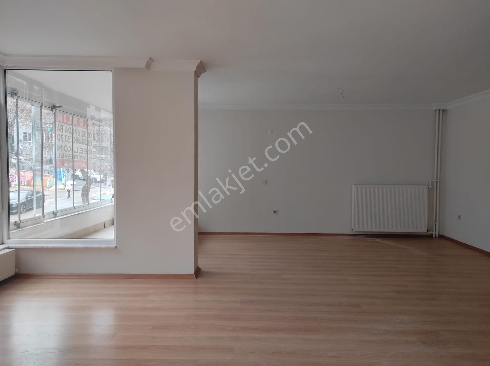 Çankaya Bestekar'da Ön-yan-arka,üç Cephe,150m2,yapılı,4+1+kiler - Görsel 17